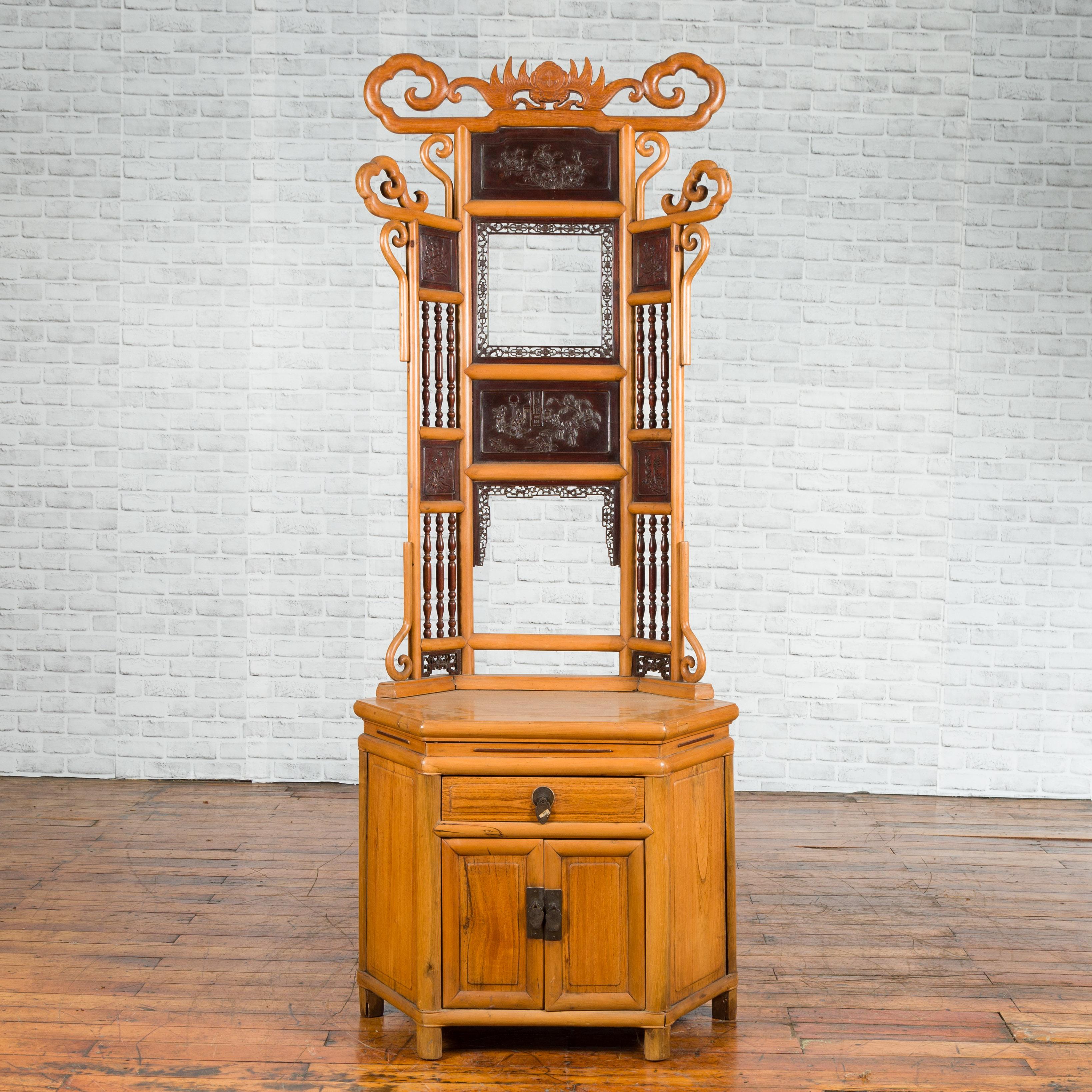 Chinese Qing Dynasty 19th Century Bamboo Washstand with Lacquered Panels In Good Condition For Sale In Yonkers, NY
