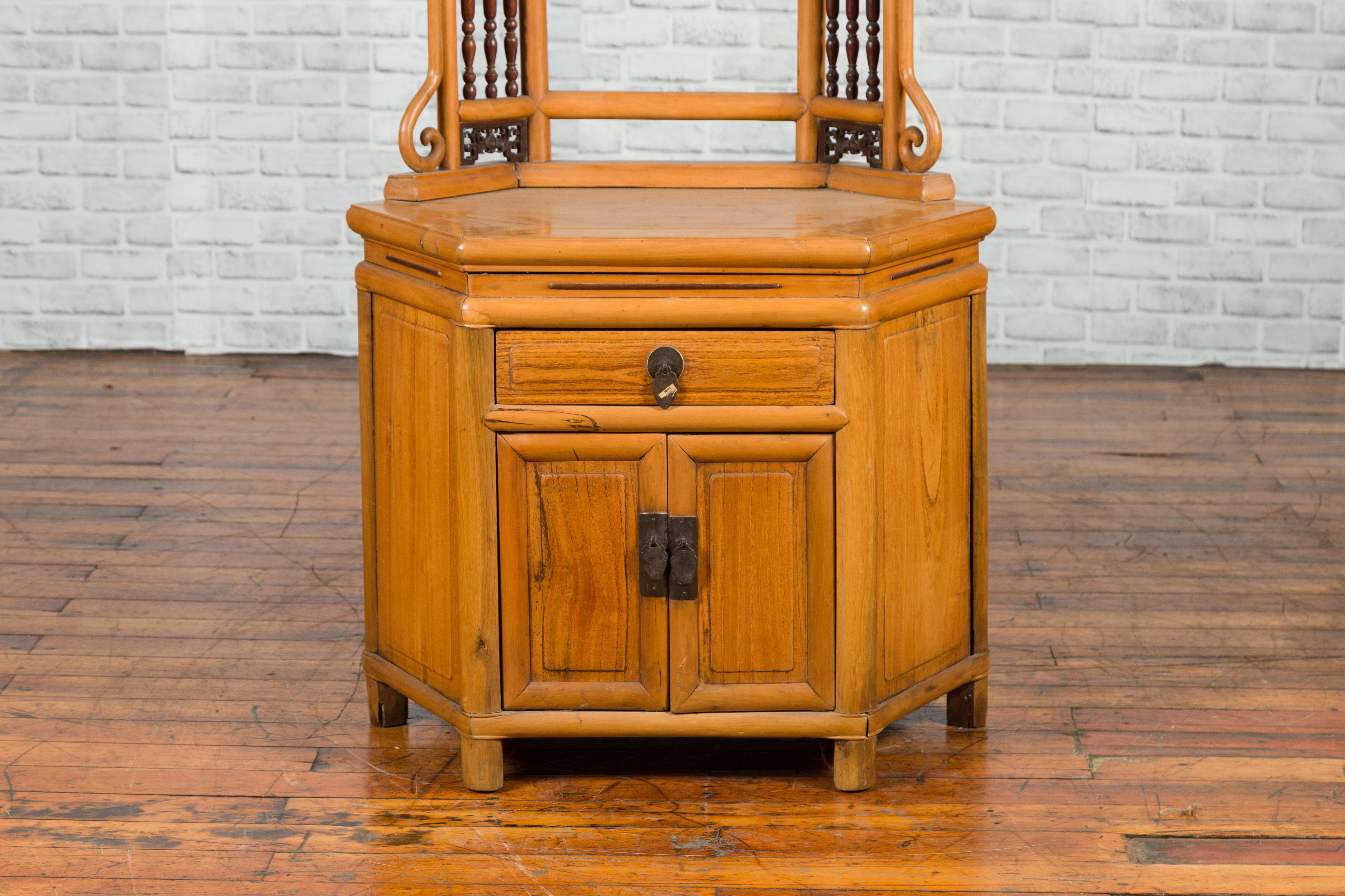 Chinese Qing Dynasty 19th Century Bamboo Washstand with Lacquered Panels For Sale 1