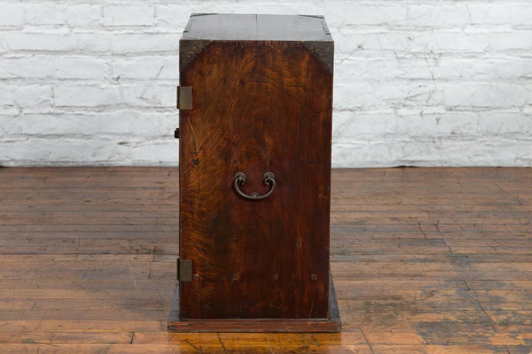 Chinese Qing Dynasty 19th Century Bedside Cabinet with Brass Ornaments For Sale 14