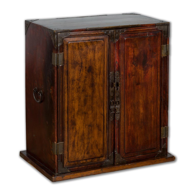 Chinese Qing Dynasty 19th Century Bedside Cabinet with Brass Ornaments For Sale 15