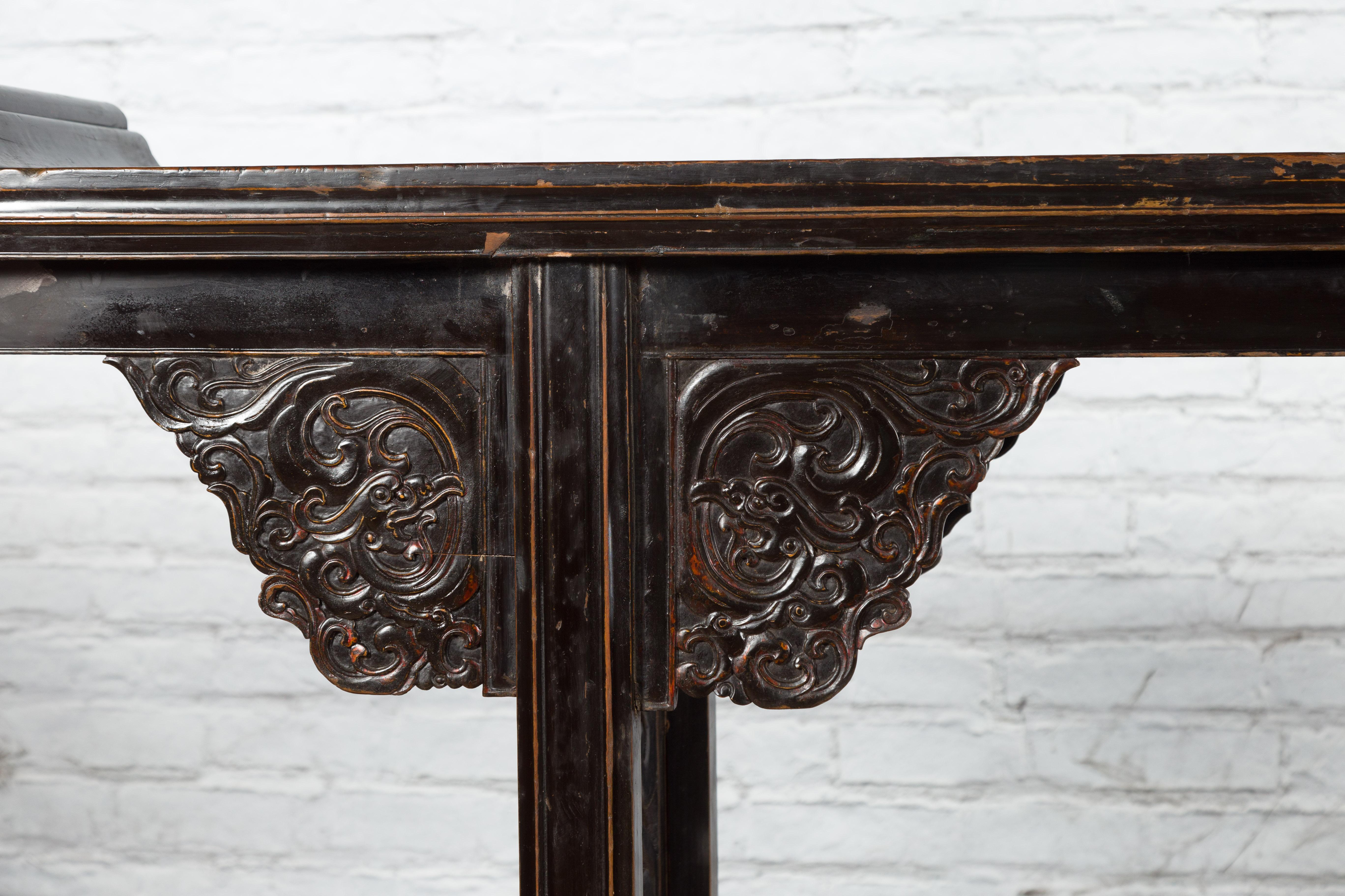 Chinese Qing Dynasty 19th Century Black Console Table with Carved Dragon Motifs For Sale 8