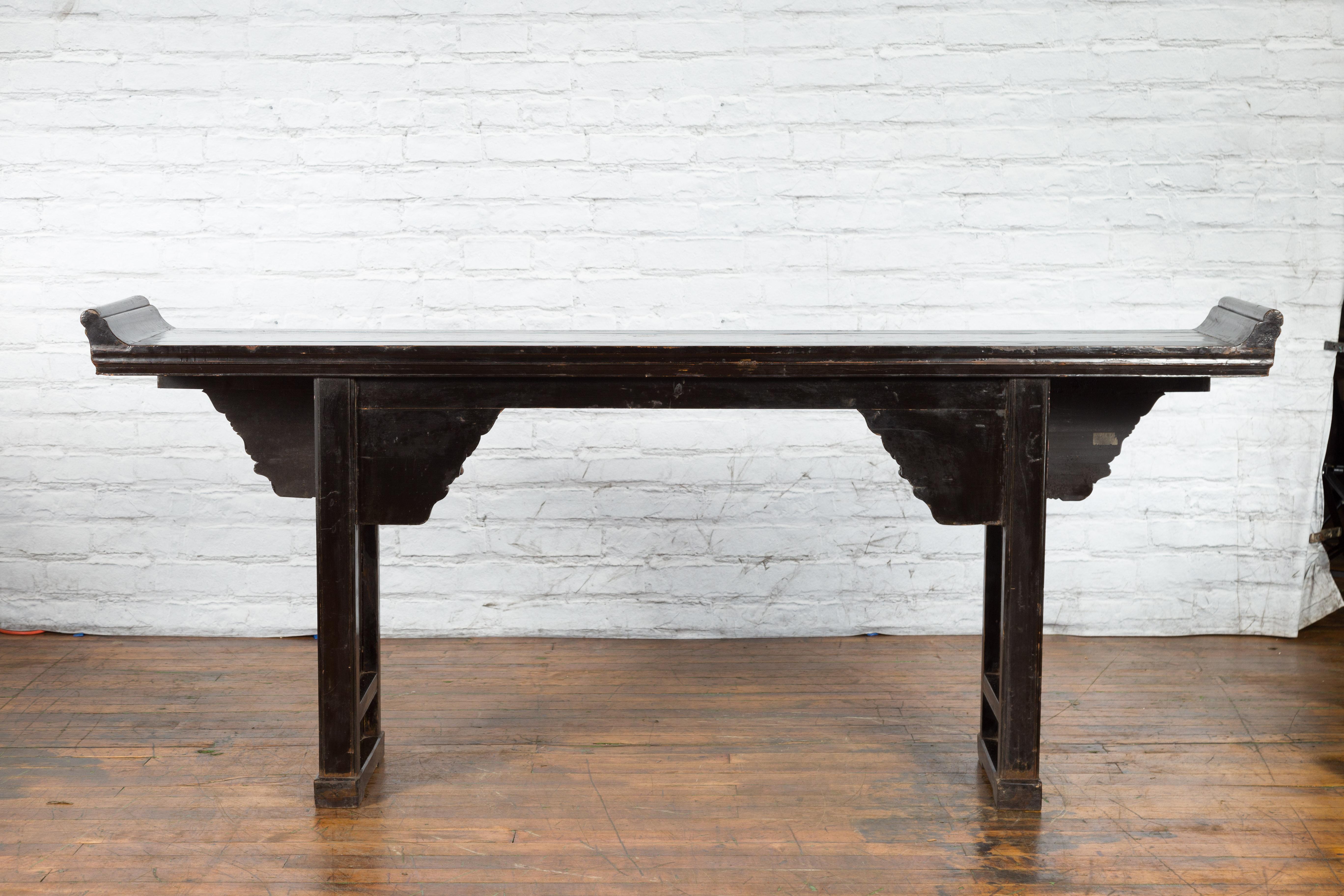 Chinese Qing Dynasty 19th Century Black Console Table with Carved Dragon Motifs For Sale 11