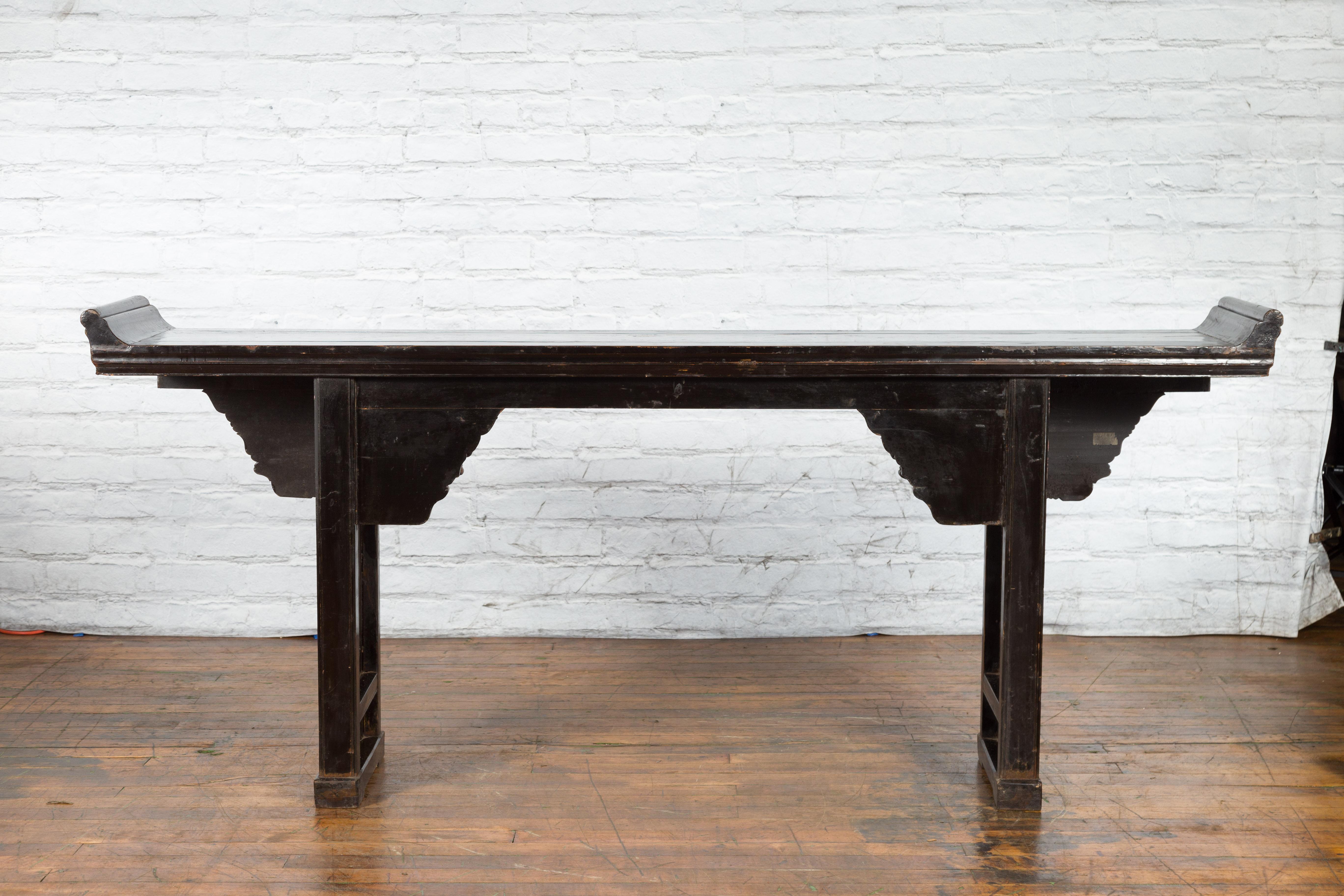 Table console noire à motifs de dragons sculptés, dynastie chinoise Qing, 19e siècle en vente 9