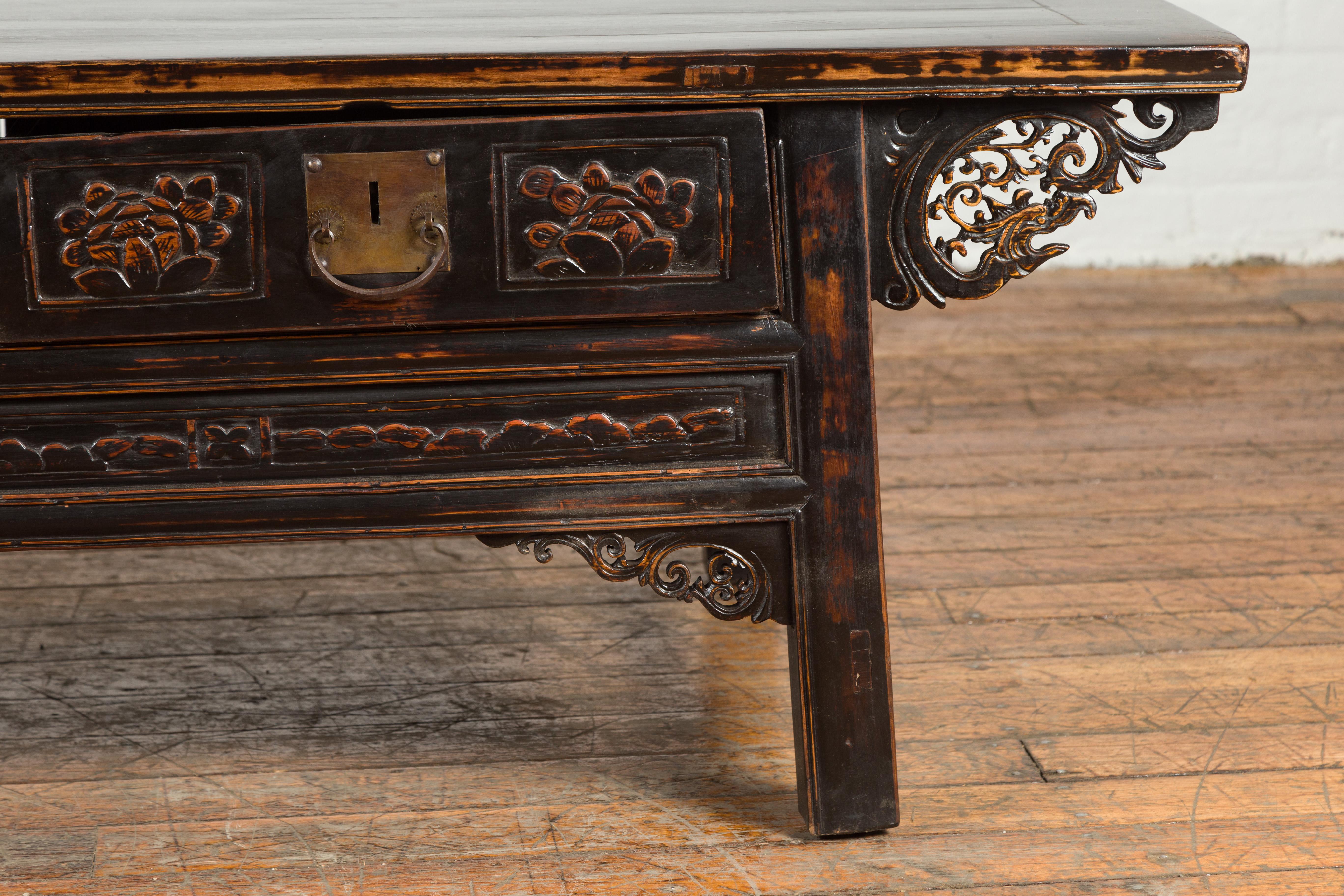 Chinese Qing Dynasty 19th Century Black Lacquer Coffee Table with Two Drawers For Sale 6
