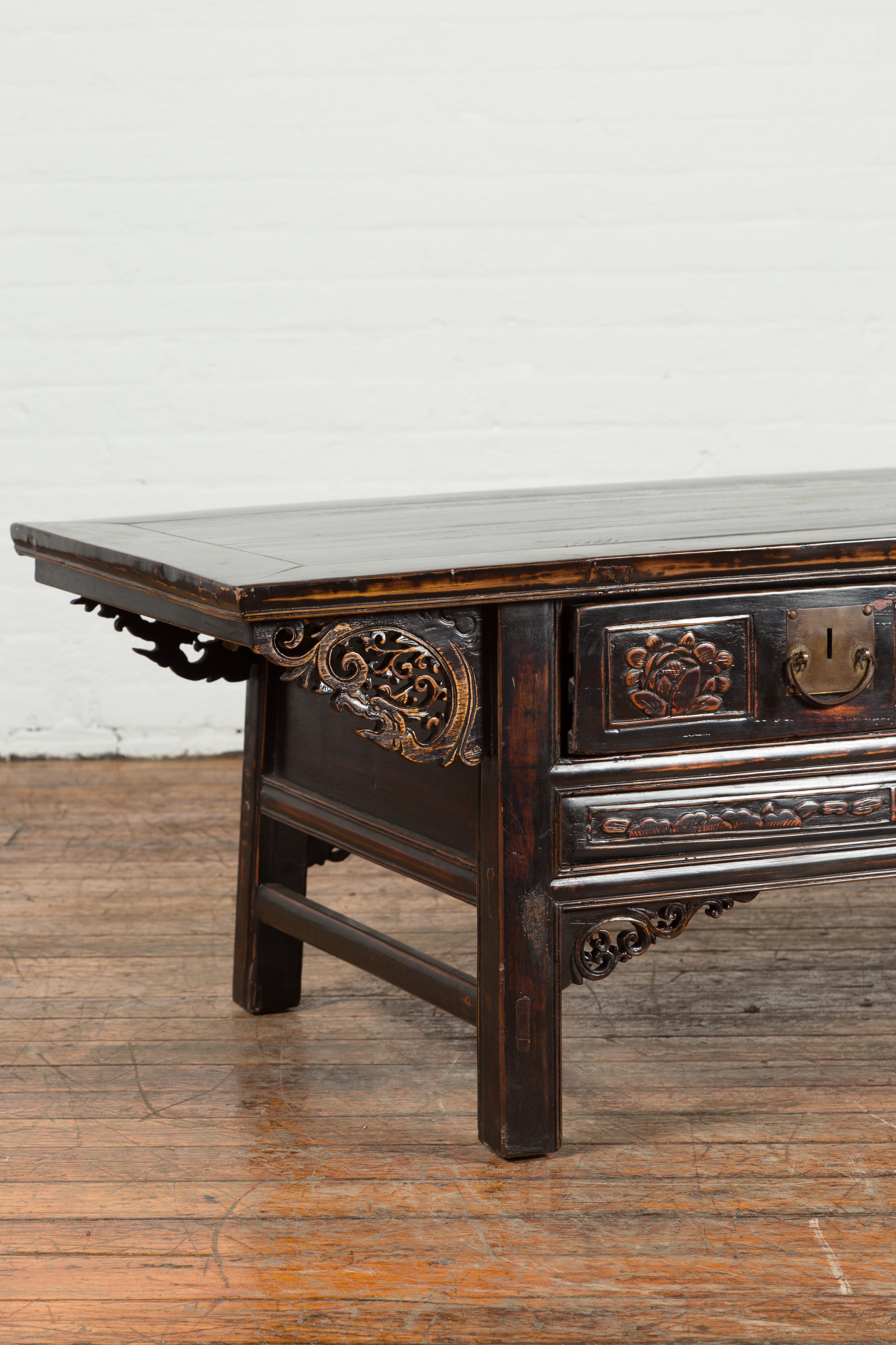 Chinese Qing Dynasty 19th Century Black Lacquer Coffee Table with Two Drawers For Sale 8