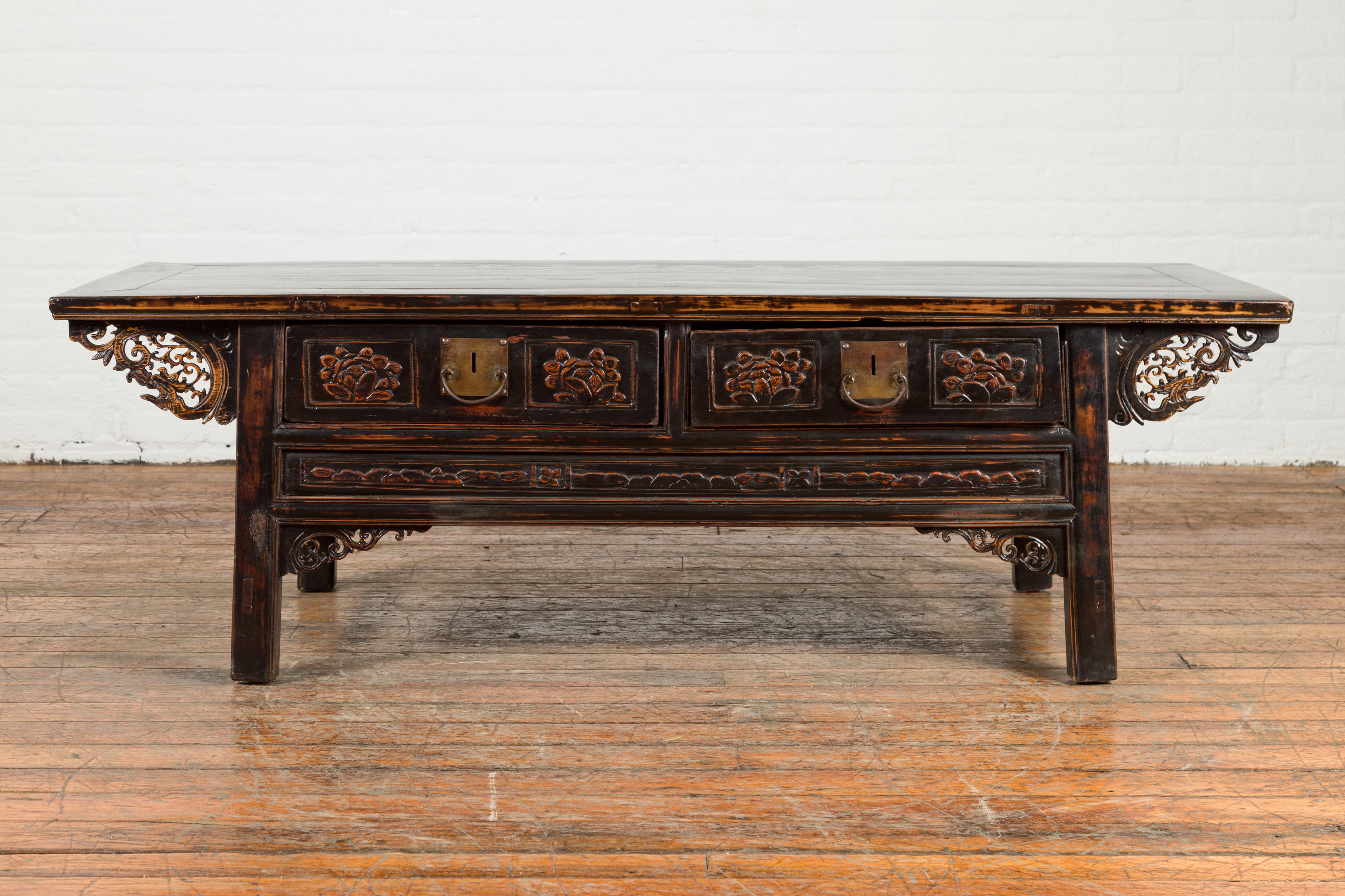 Carved Chinese Qing Dynasty 19th Century Black Lacquer Coffee Table with Two Drawers For Sale
