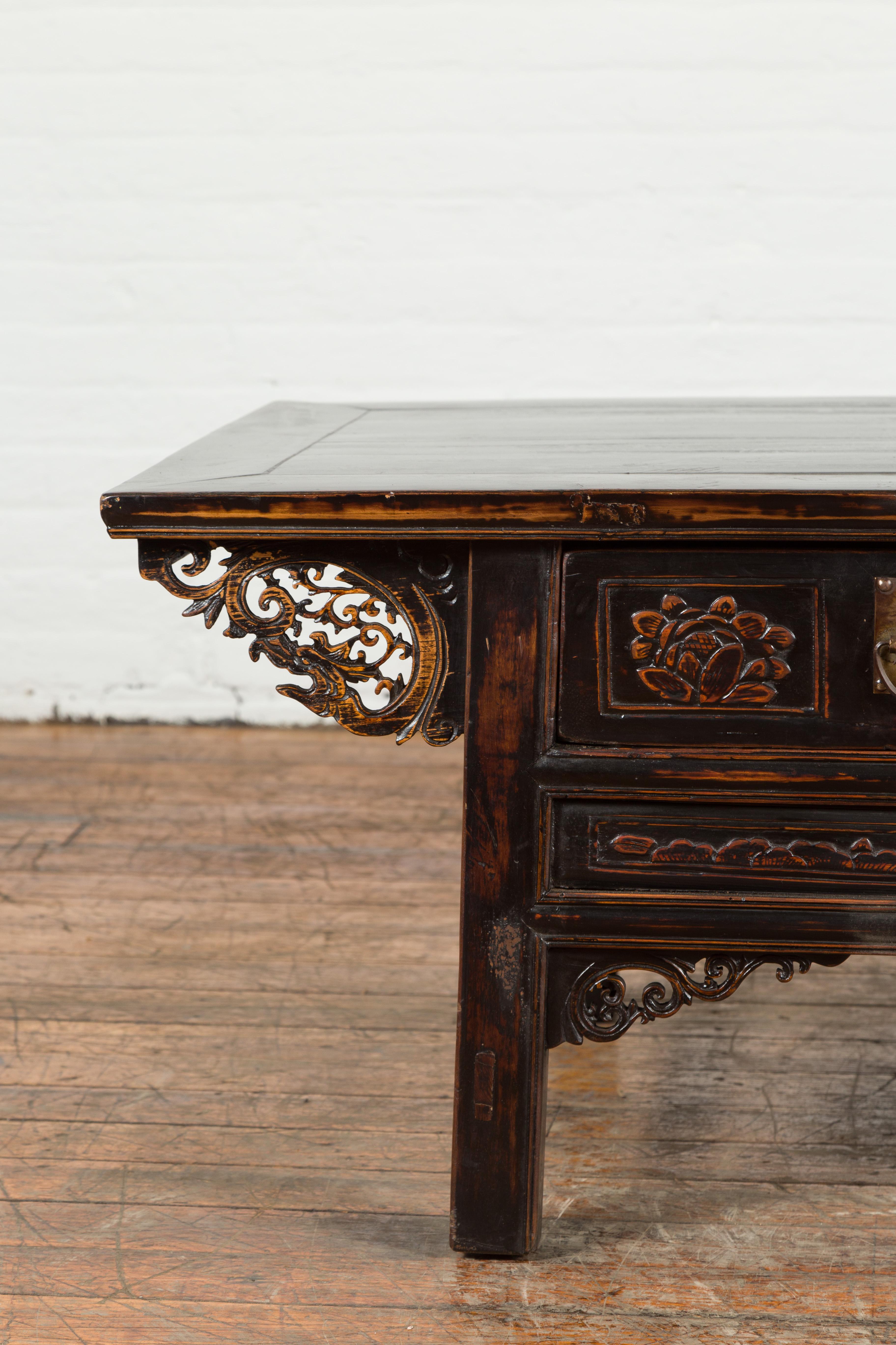 Chinese Qing Dynasty 19th Century Black Lacquer Coffee Table with Two Drawers For Sale 1