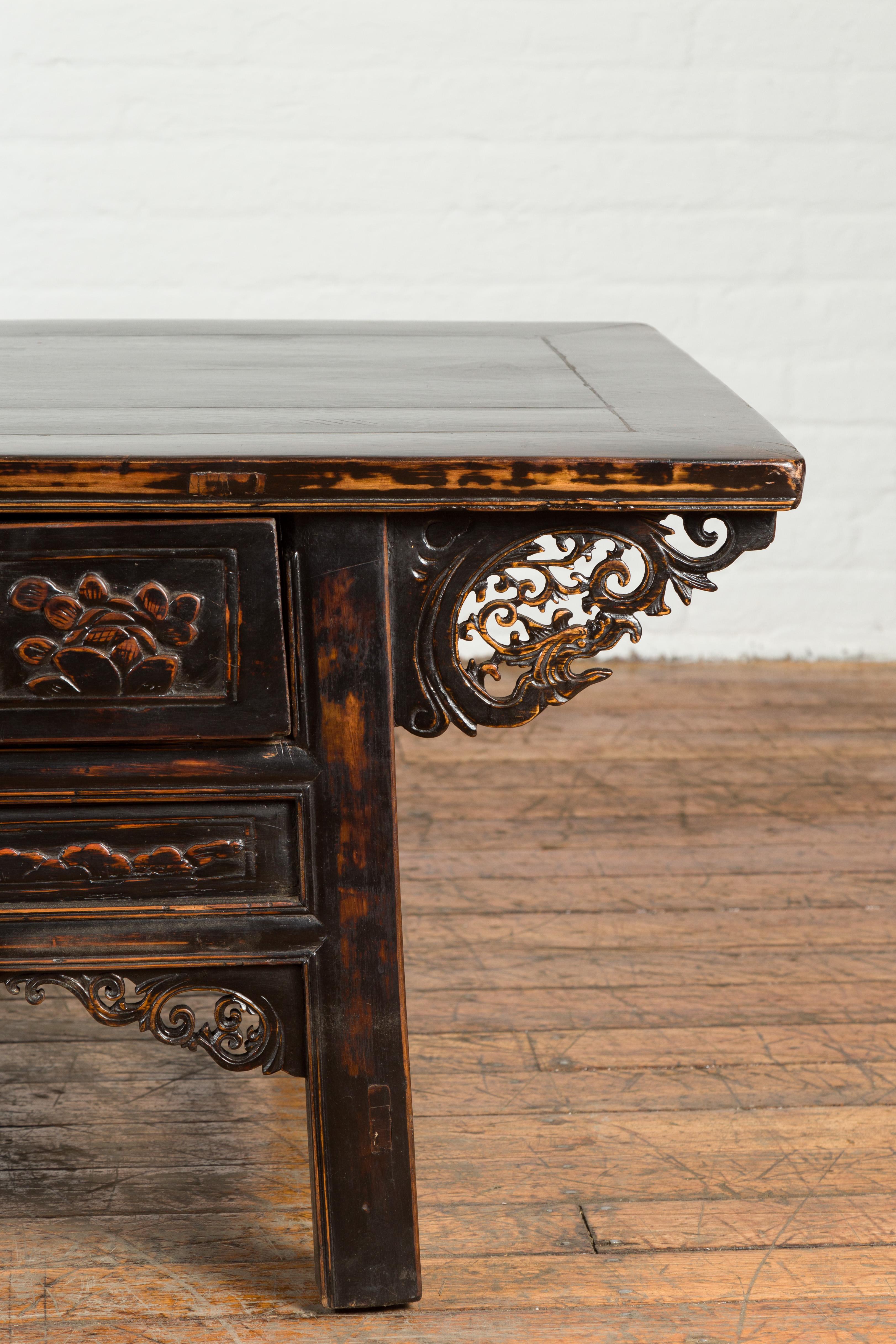 Chinese Qing Dynasty 19th Century Black Lacquer Coffee Table with Two Drawers For Sale 4