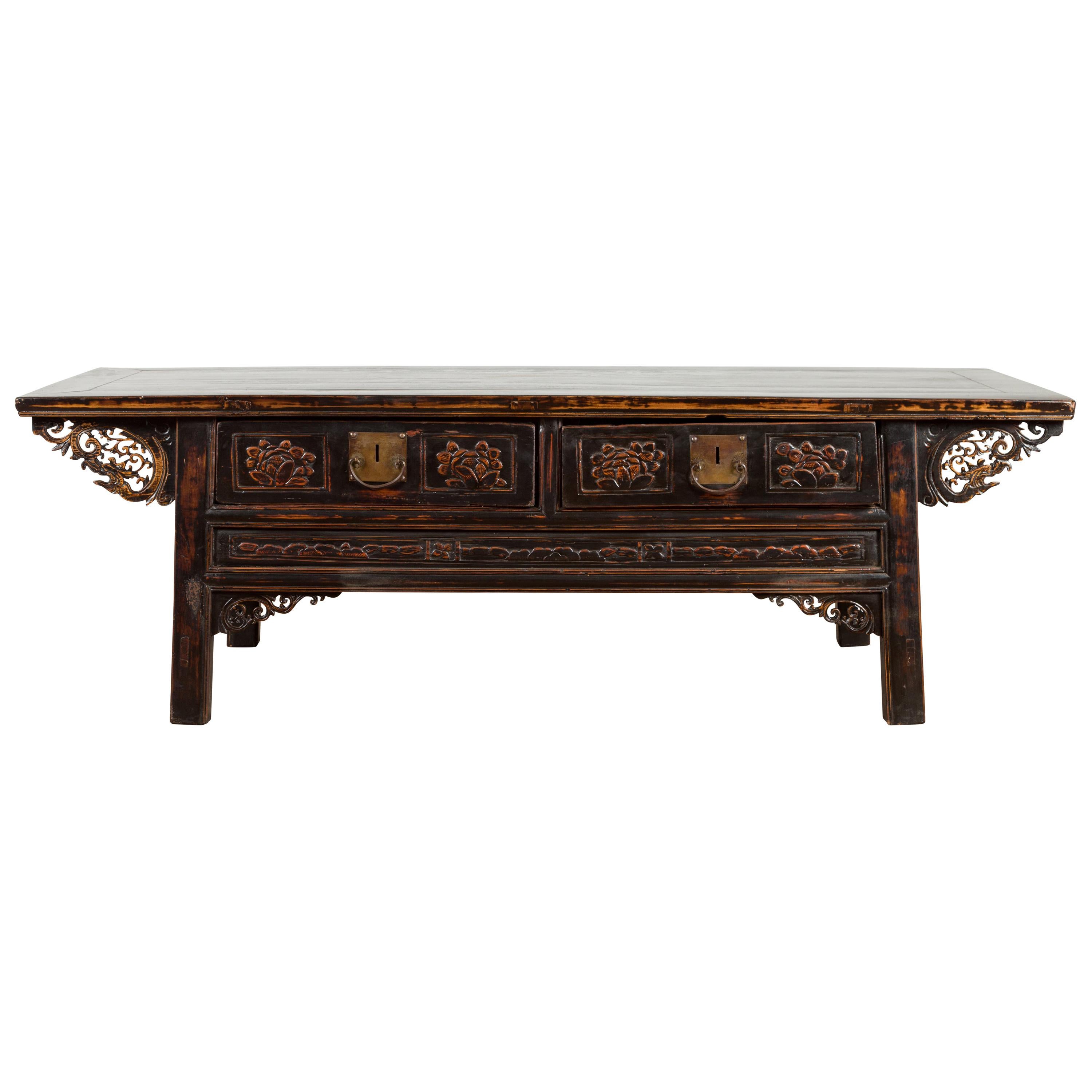 Table basse en laque noire du XIXe siècle de la dynastie chinoise Qing avec deux tiroirs