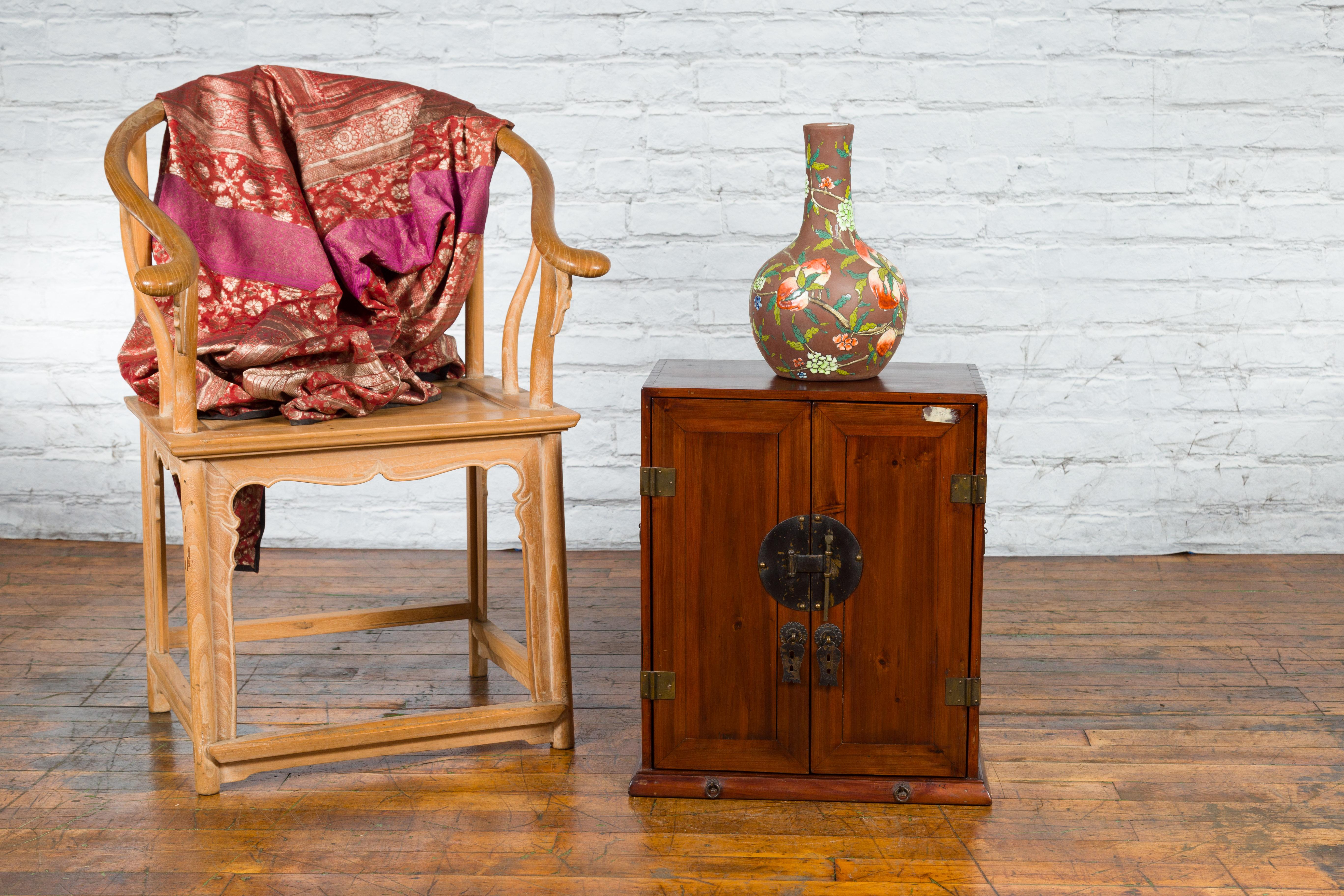 Chinese Qing Dynasty 19th Century Brown Elm Side Cabinet with Bronze Hardware In Good Condition For Sale In Yonkers, NY