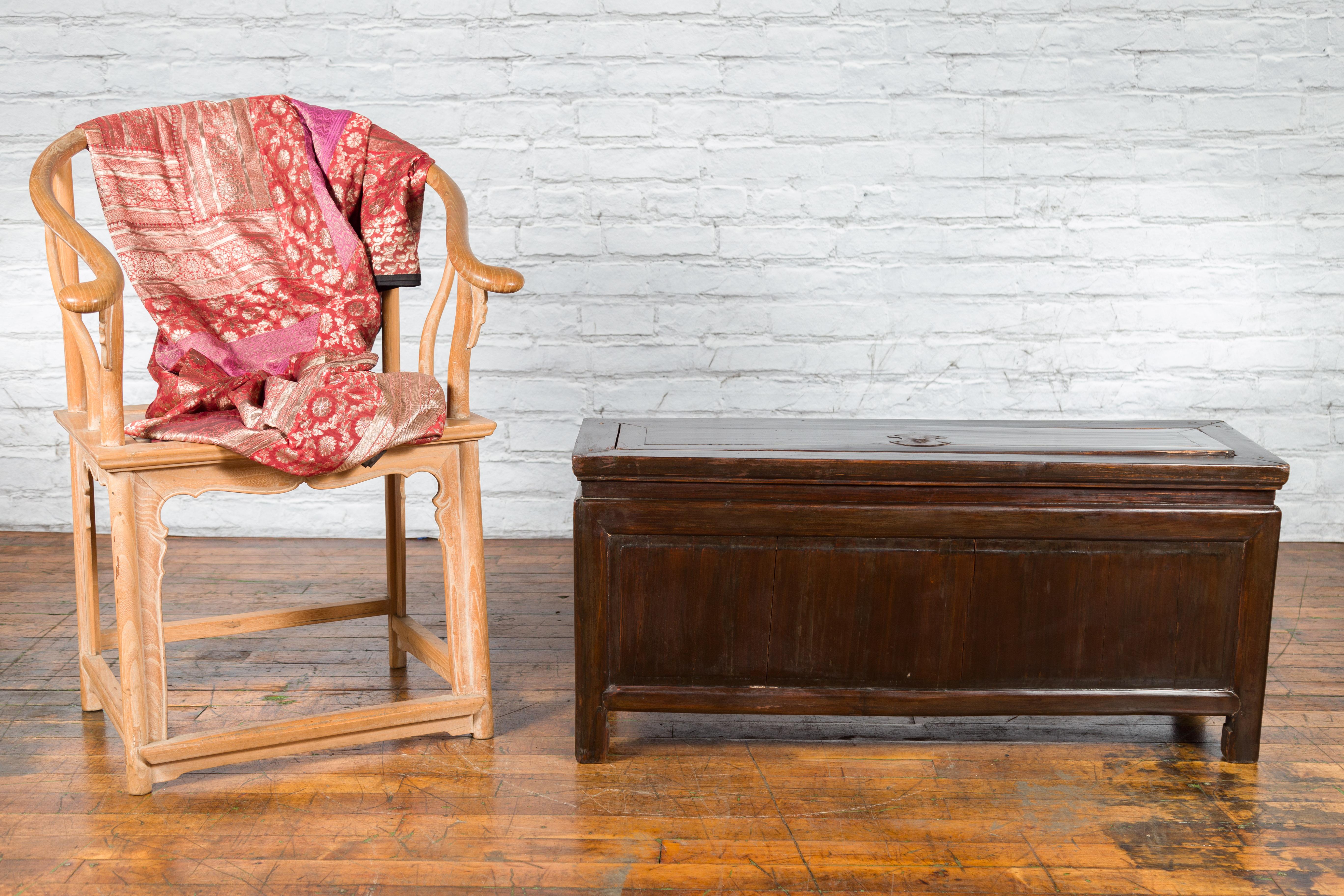 Chinese Qing Dynasty 19th Century Brown Lacquered Coffer with Brass Hardware In Good Condition For Sale In Yonkers, NY