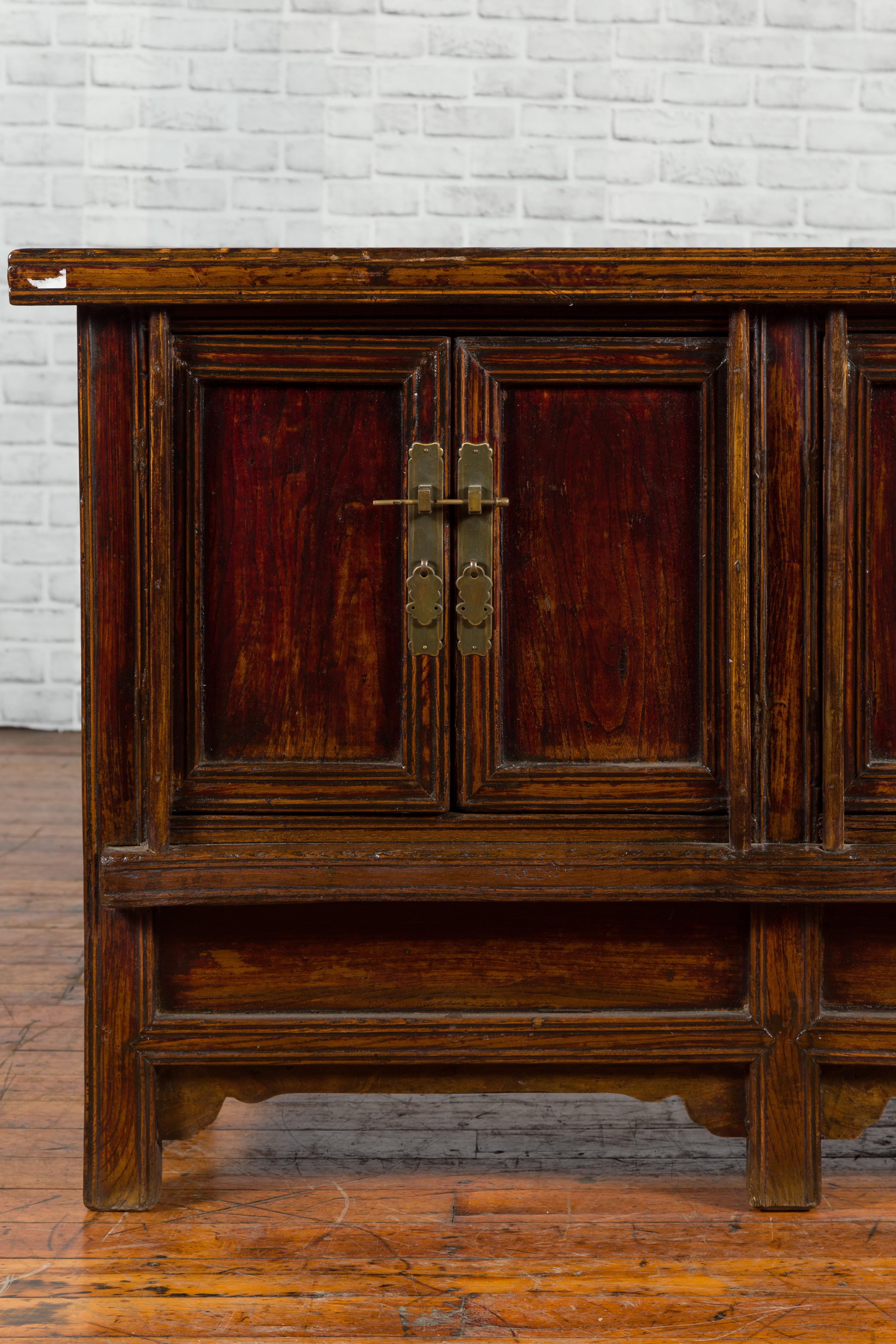 Chinese Qing Dynasty 19th Century Cabinet with Brown Lacquer and Double Doors For Sale 4