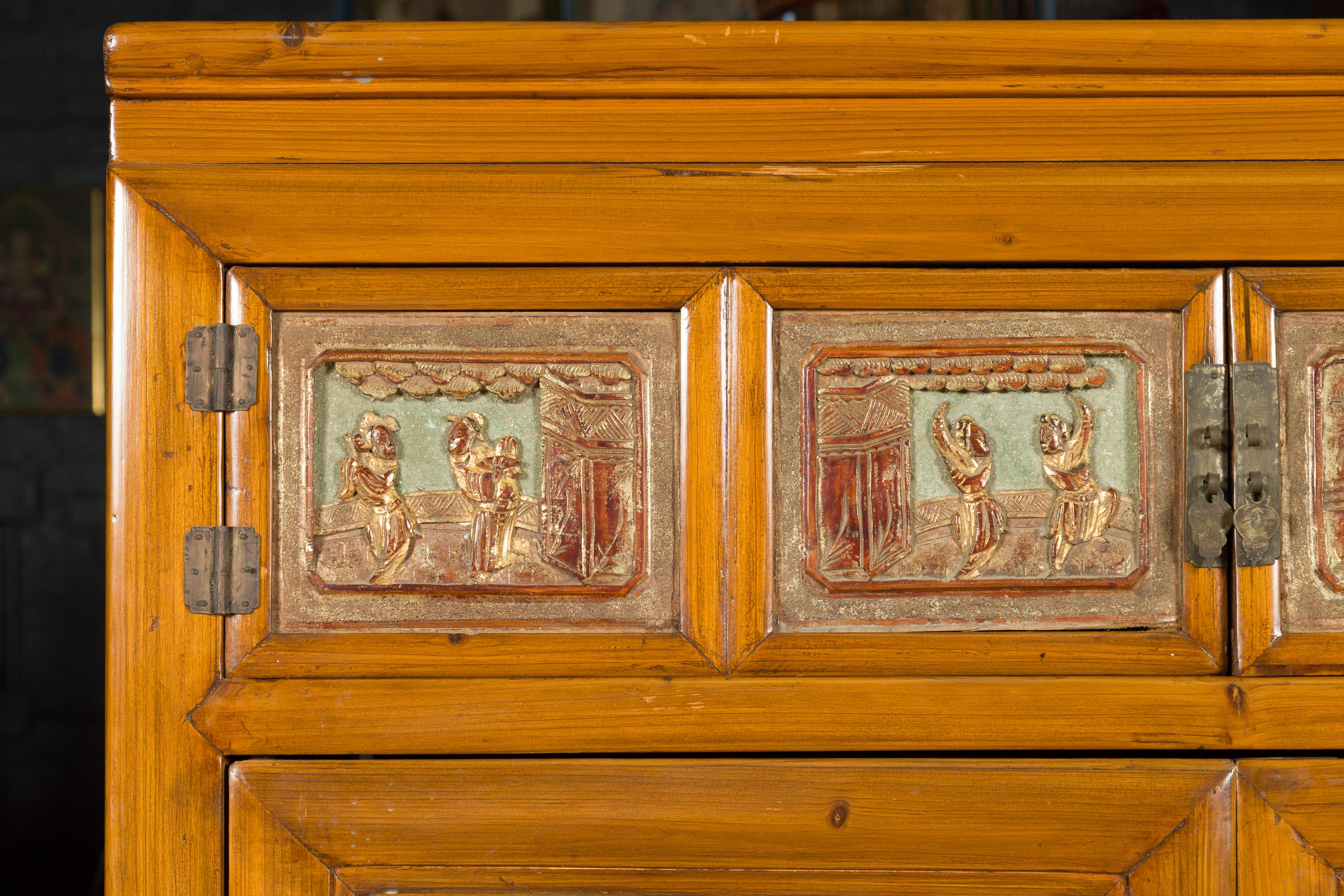Gabinetto del XIX secolo della dinastia Qing con Guanyin e Immortali Taoisti in vendita 1