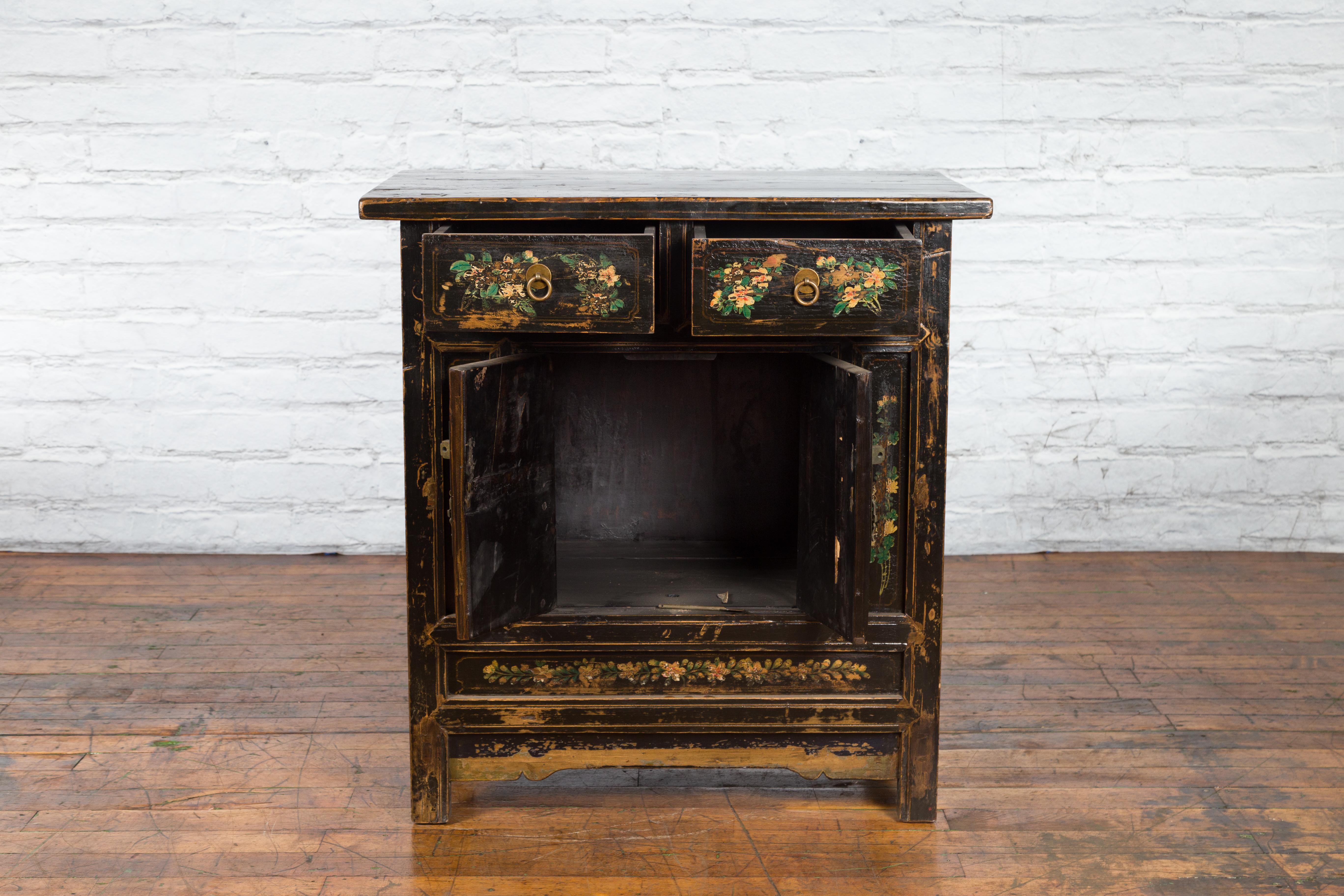 Chinese Qing Dynasty 19th Century Cabinet with Hand-Painted Floral Décor For Sale 8