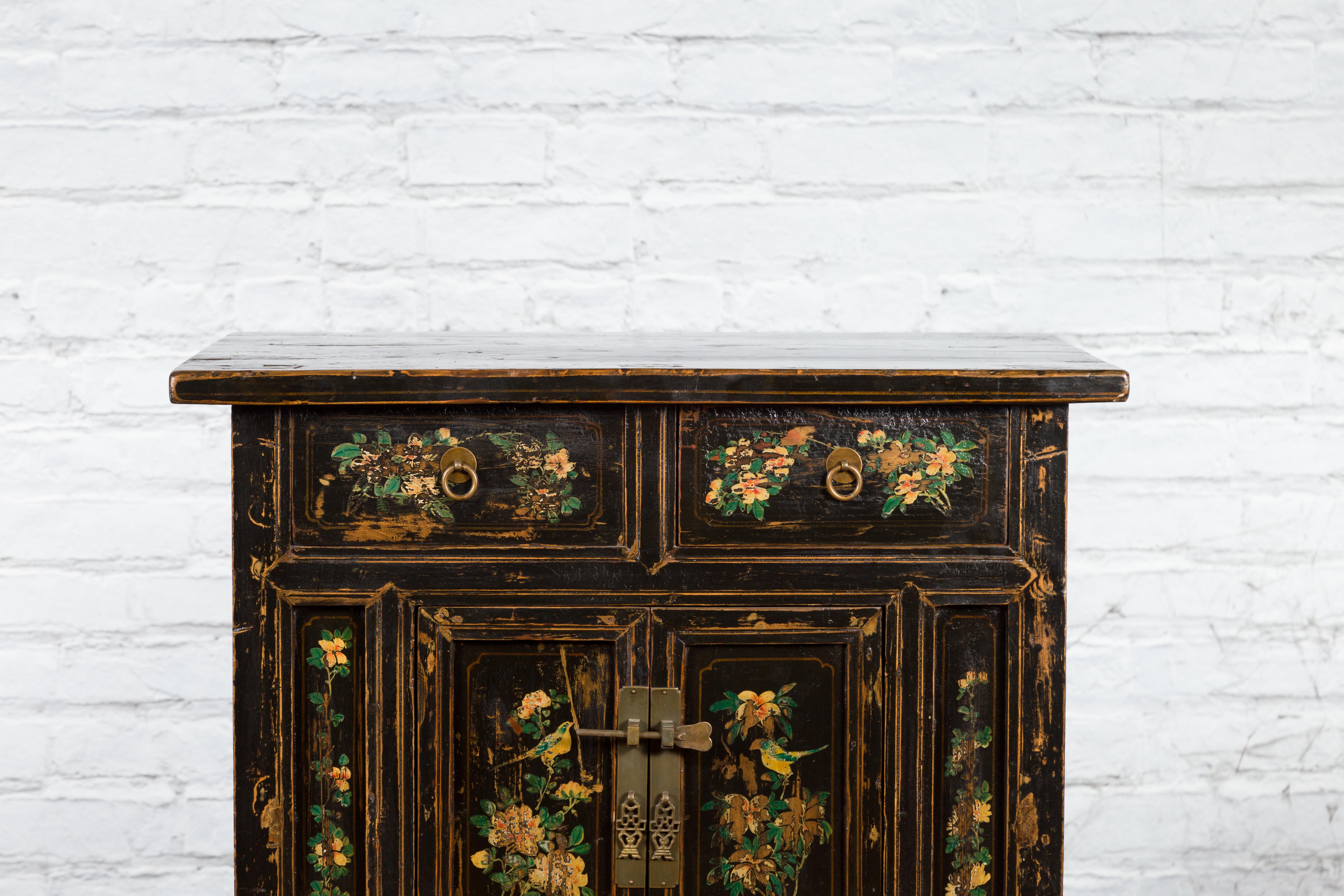 Chinese Qing Dynasty 19th Century Cabinet with Hand-Painted Floral Décor For Sale 1