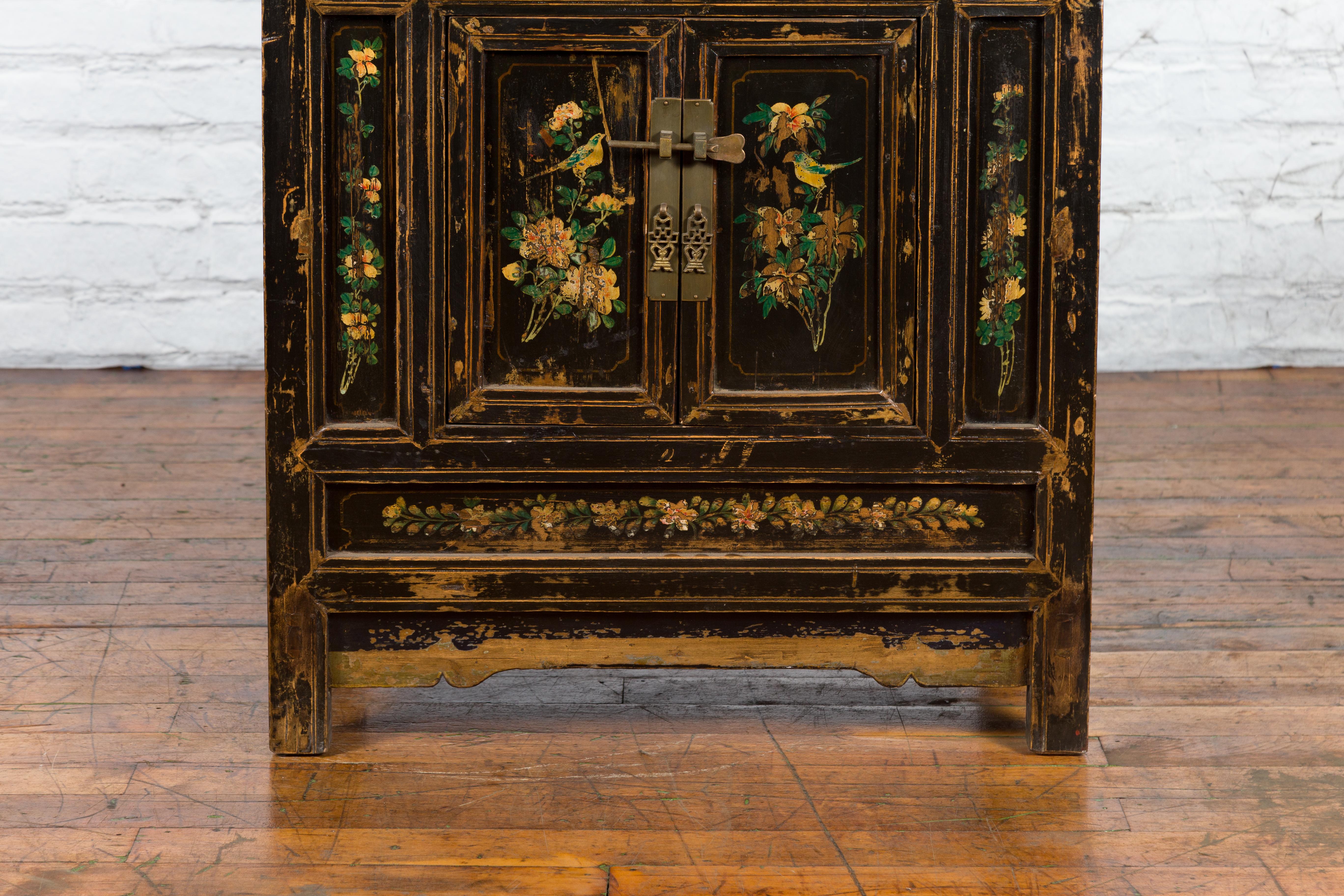 Chinese Qing Dynasty 19th Century Cabinet with Hand-Painted Floral Décor 3