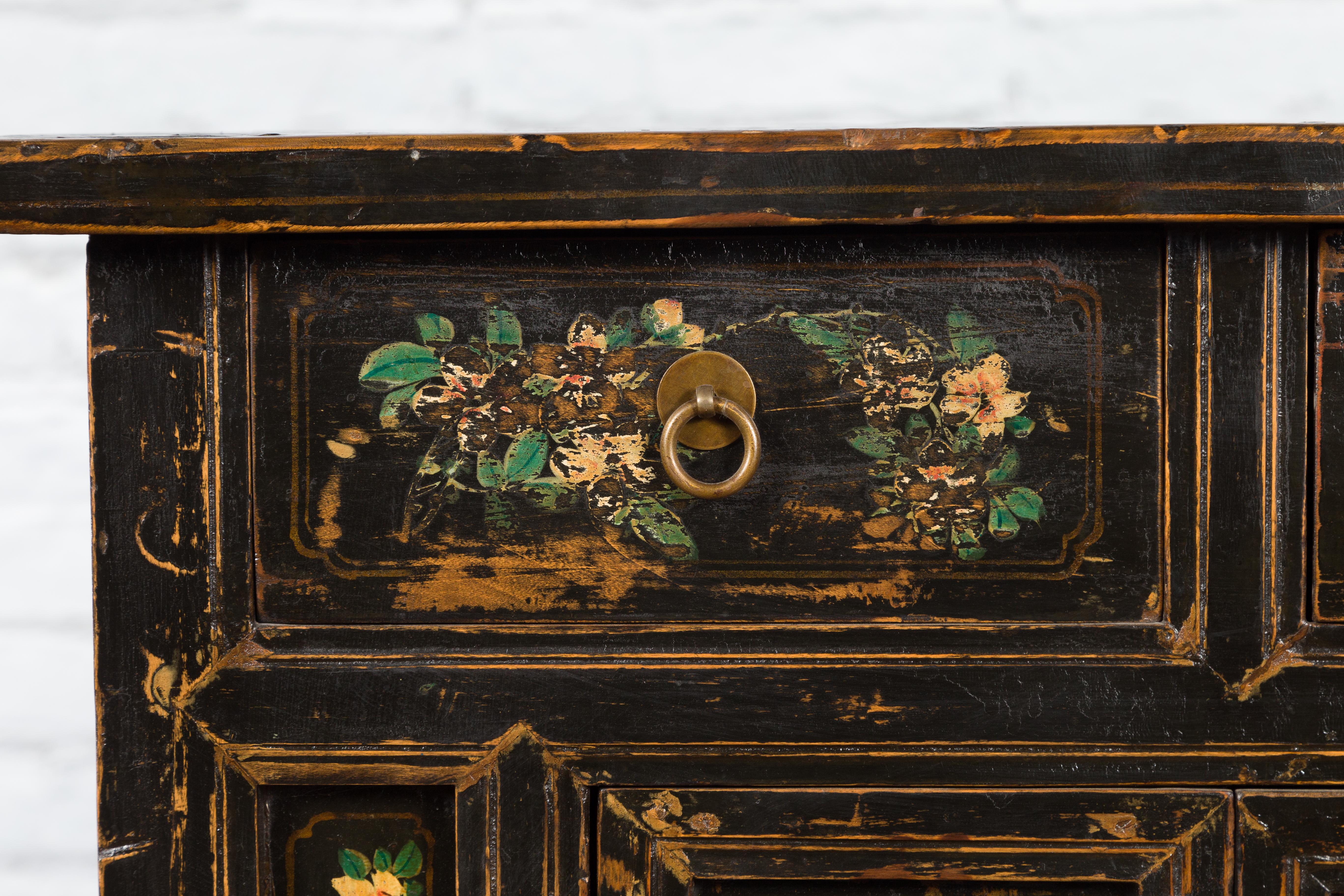 Chinese Qing Dynasty 19th Century Cabinet with Hand-Painted Floral Décor For Sale 4