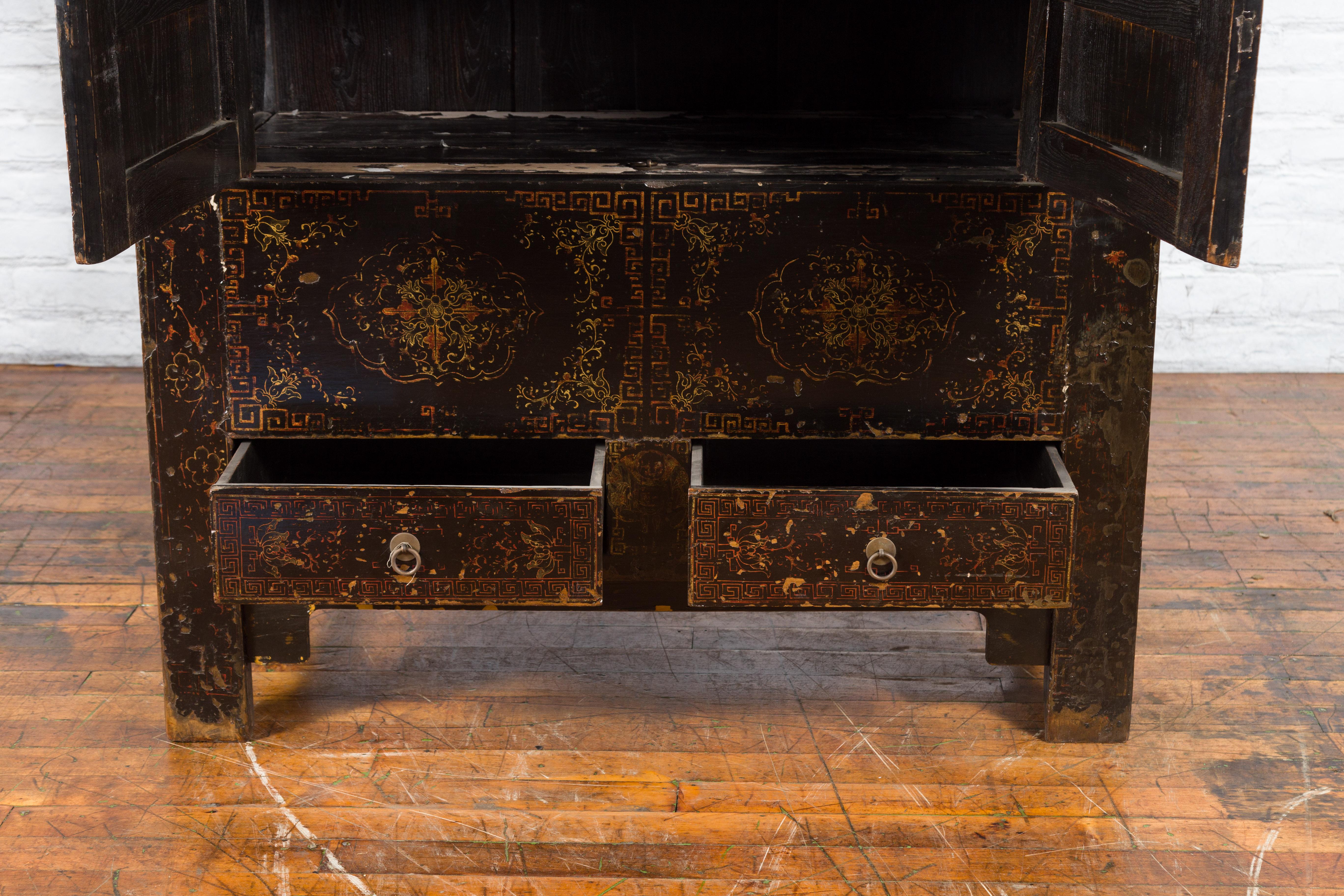 Cabinet de la dynastie chinoise Qing du 19ème siècle avec finition originale en laque noire en vente 5