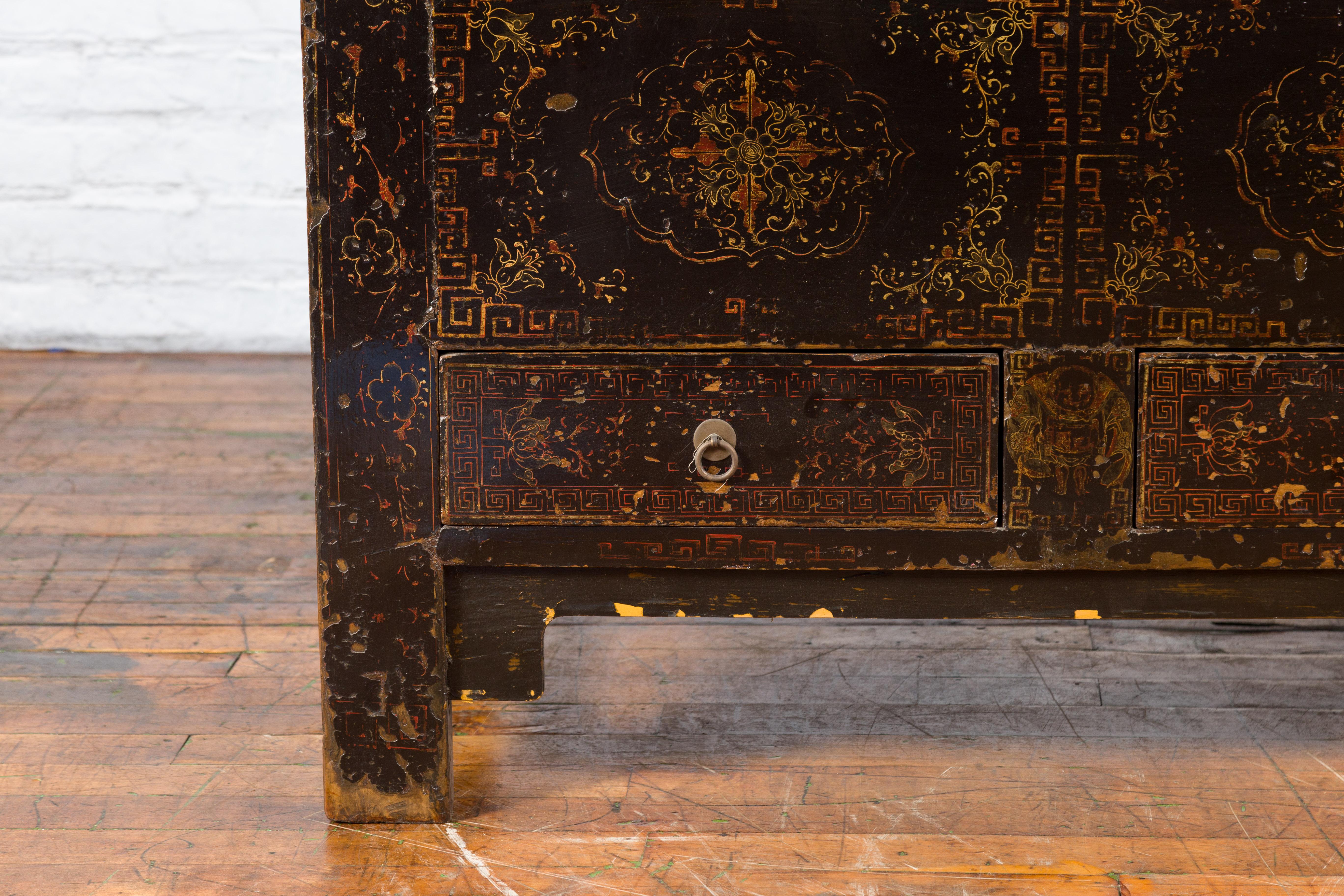 Bois Cabinet de la dynastie chinoise Qing du 19ème siècle avec finition originale en laque noire en vente