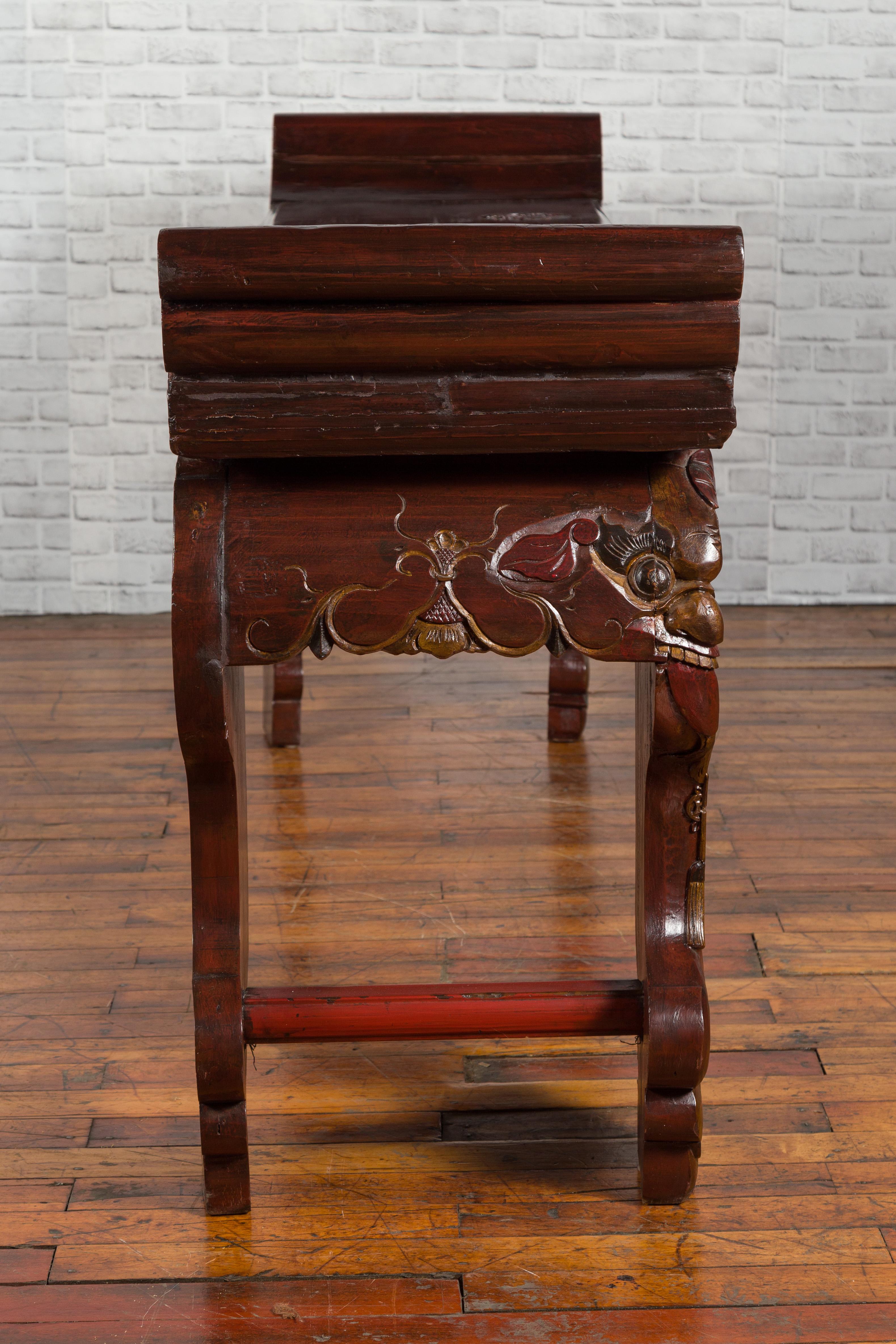 Qing Dynasty 19th Century Lacquered Console Table with Carved Mythical Animals For Sale 9