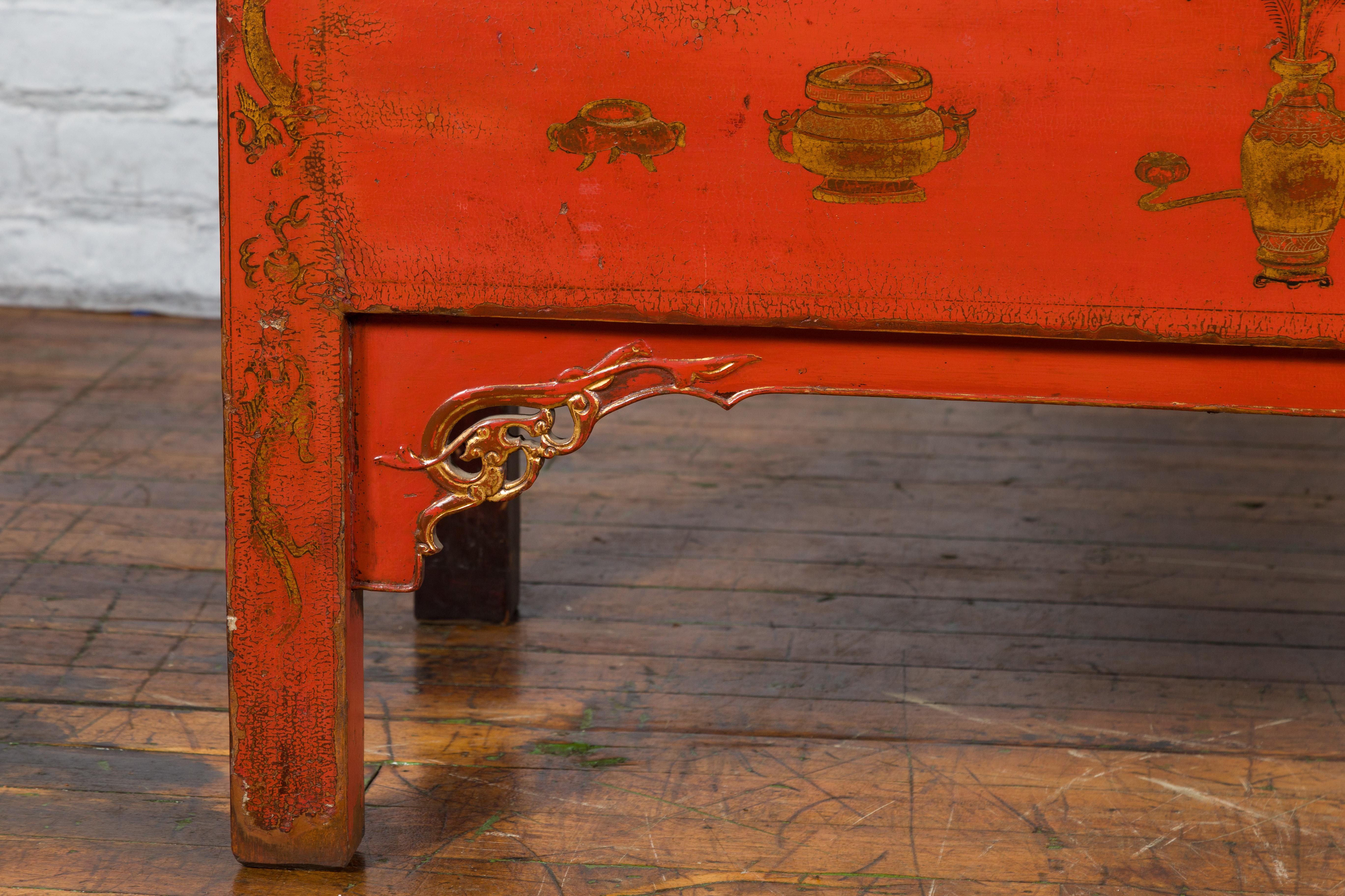 Cabinet peint à la main de la dynastie chinoise Qing du 19ème siècle avec laque rouge d'origine en vente 9