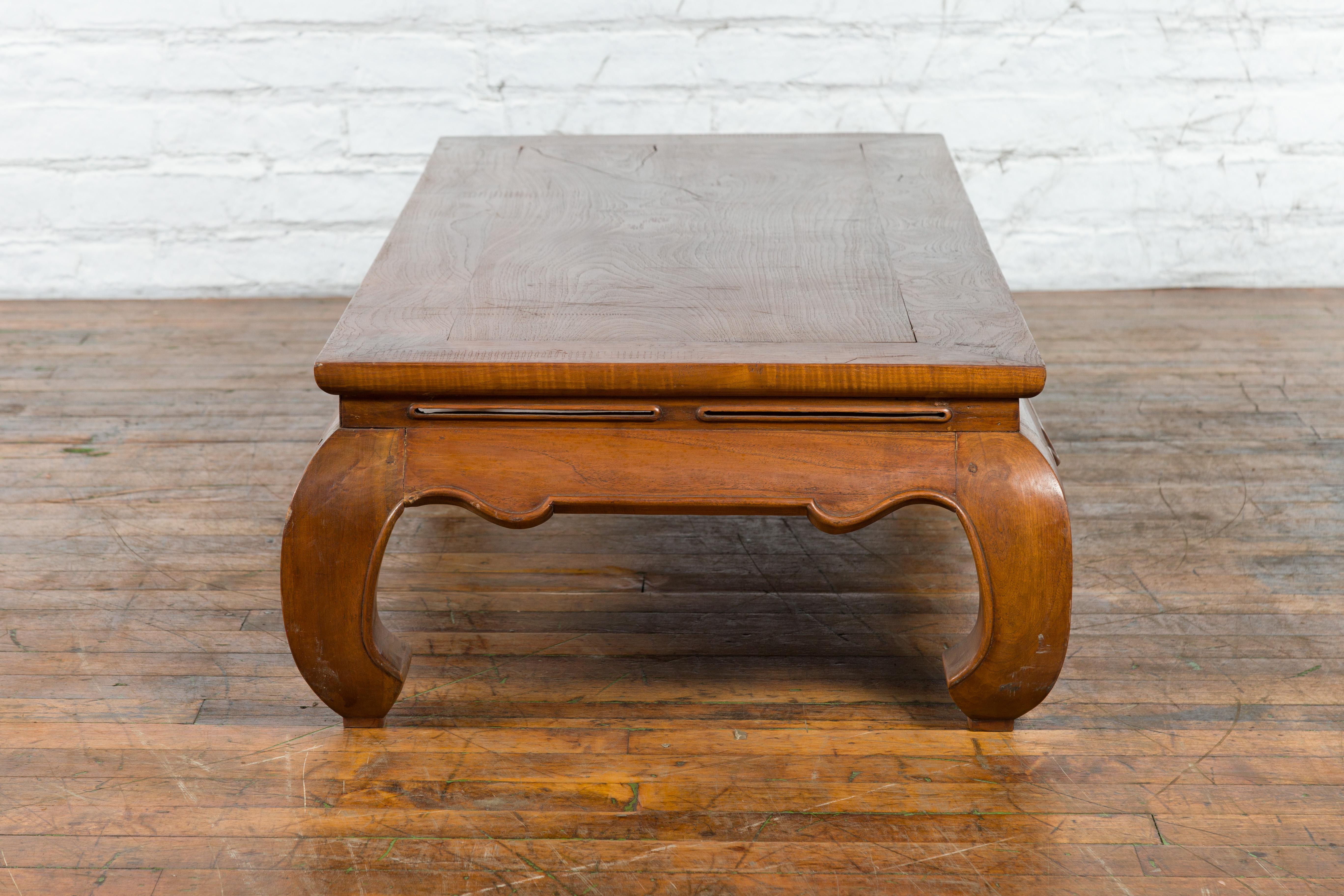 Chinese Qing Dynasty 19th Century Coffee Table with Chow Legs and Carved Apron For Sale 8