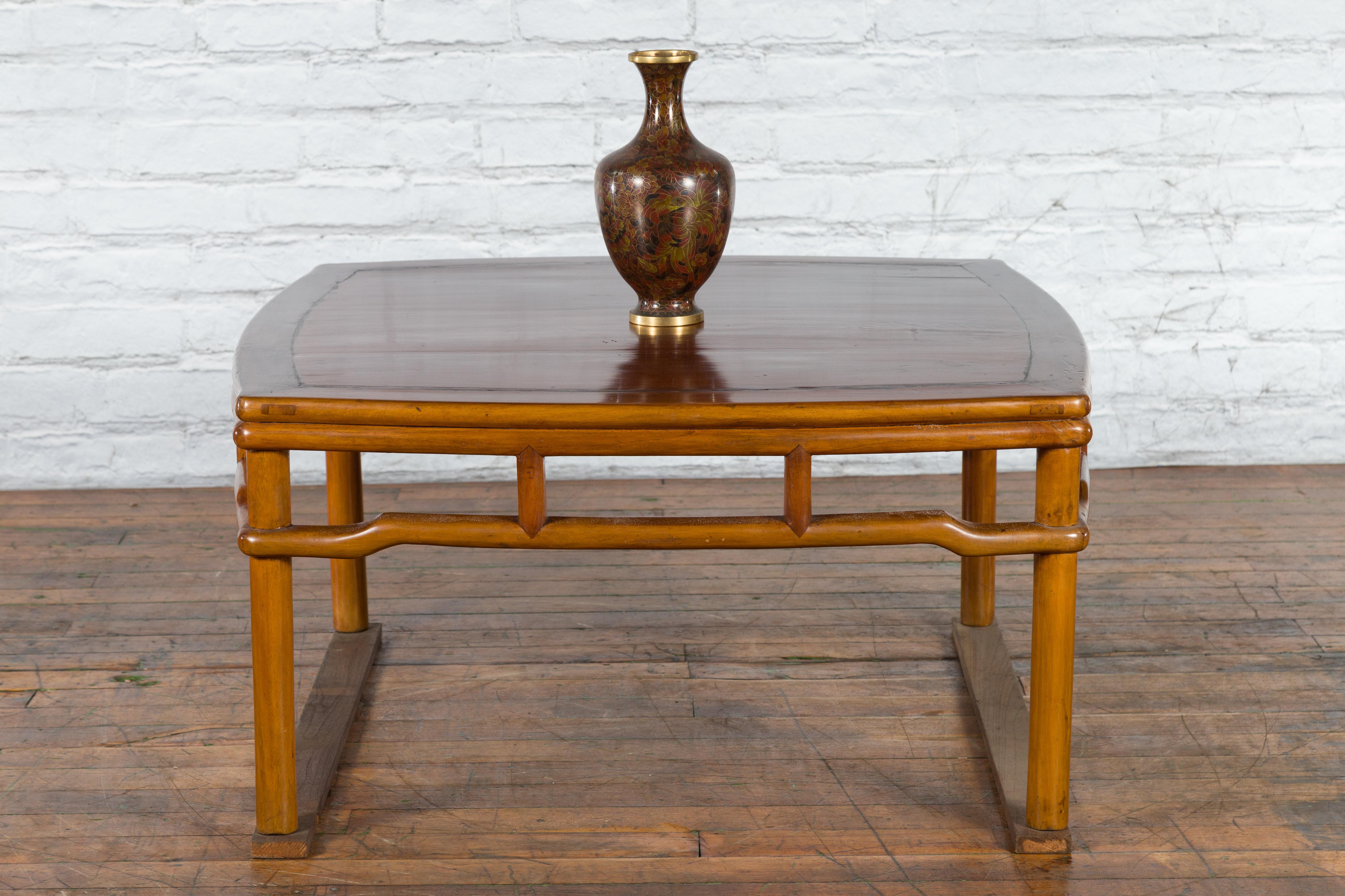 Chinese Qing Dynasty 19th Century Coffee Table with Humpback Stretchers 4