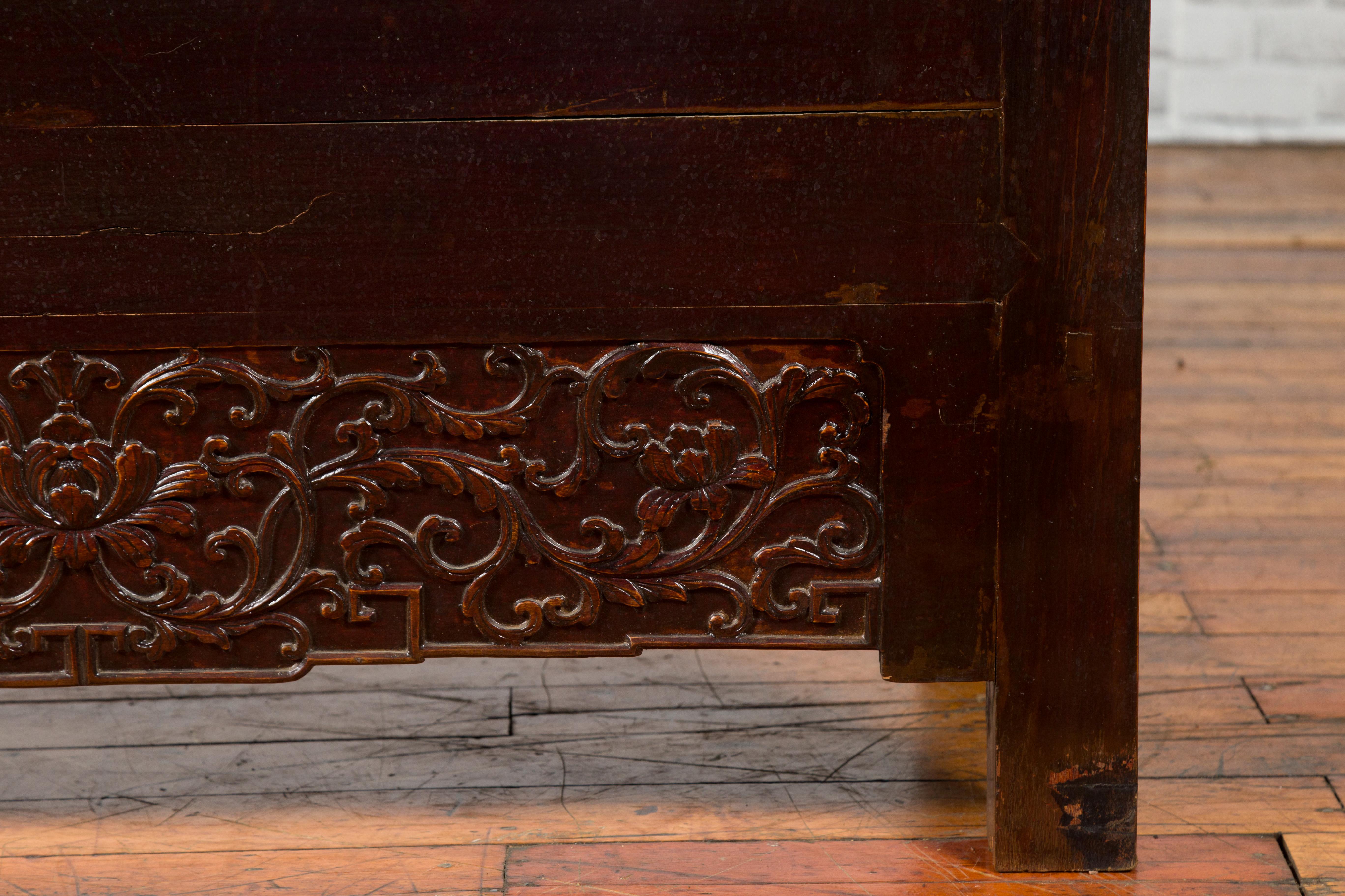 Chinese Qing Dynasty 19th Century Dark Brown Lacquer Cabinet with Carved Foliage For Sale 5