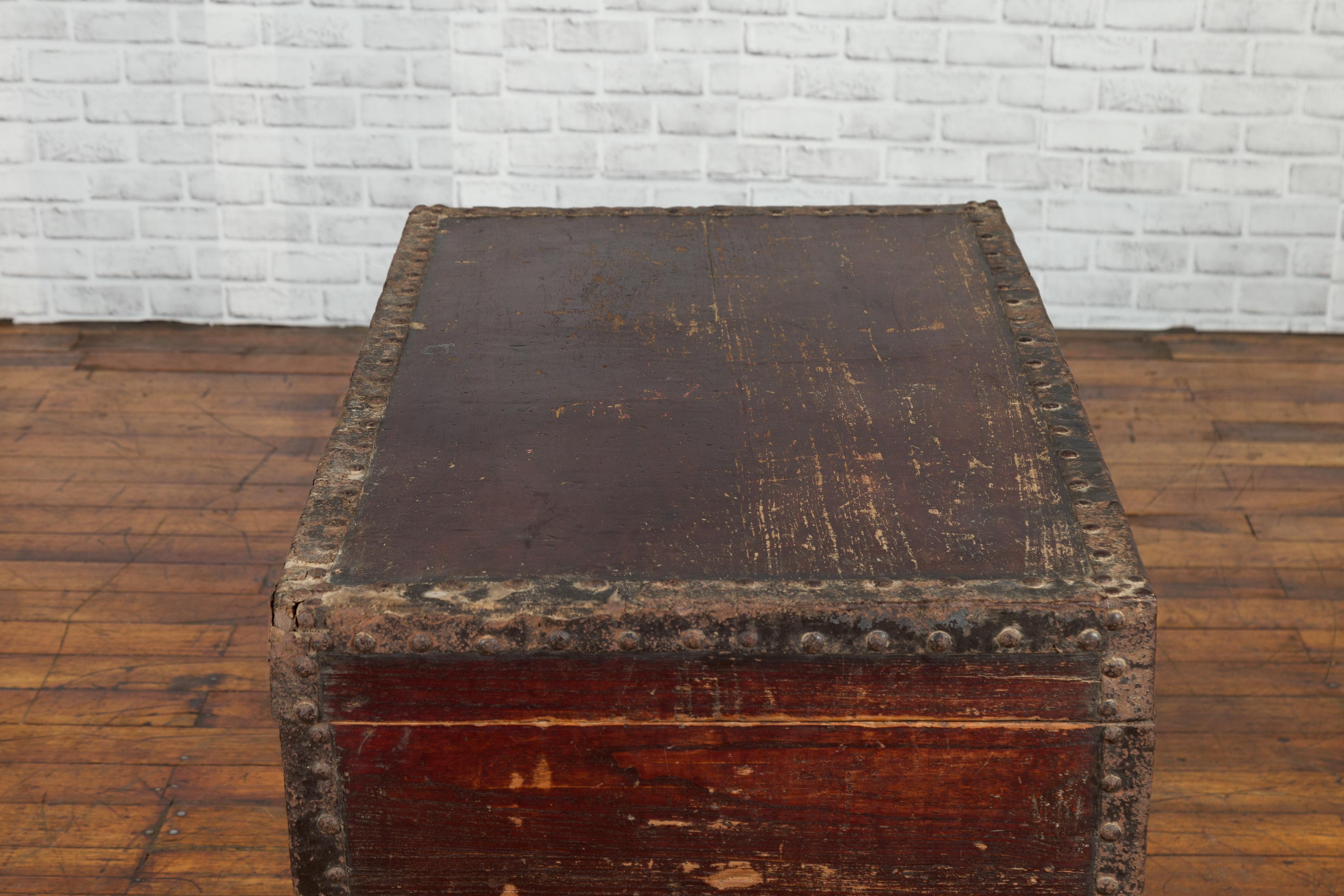 Chinese Qing Dynasty 19th Century Distressed Blanket Chest with Iron Fittings For Sale 4