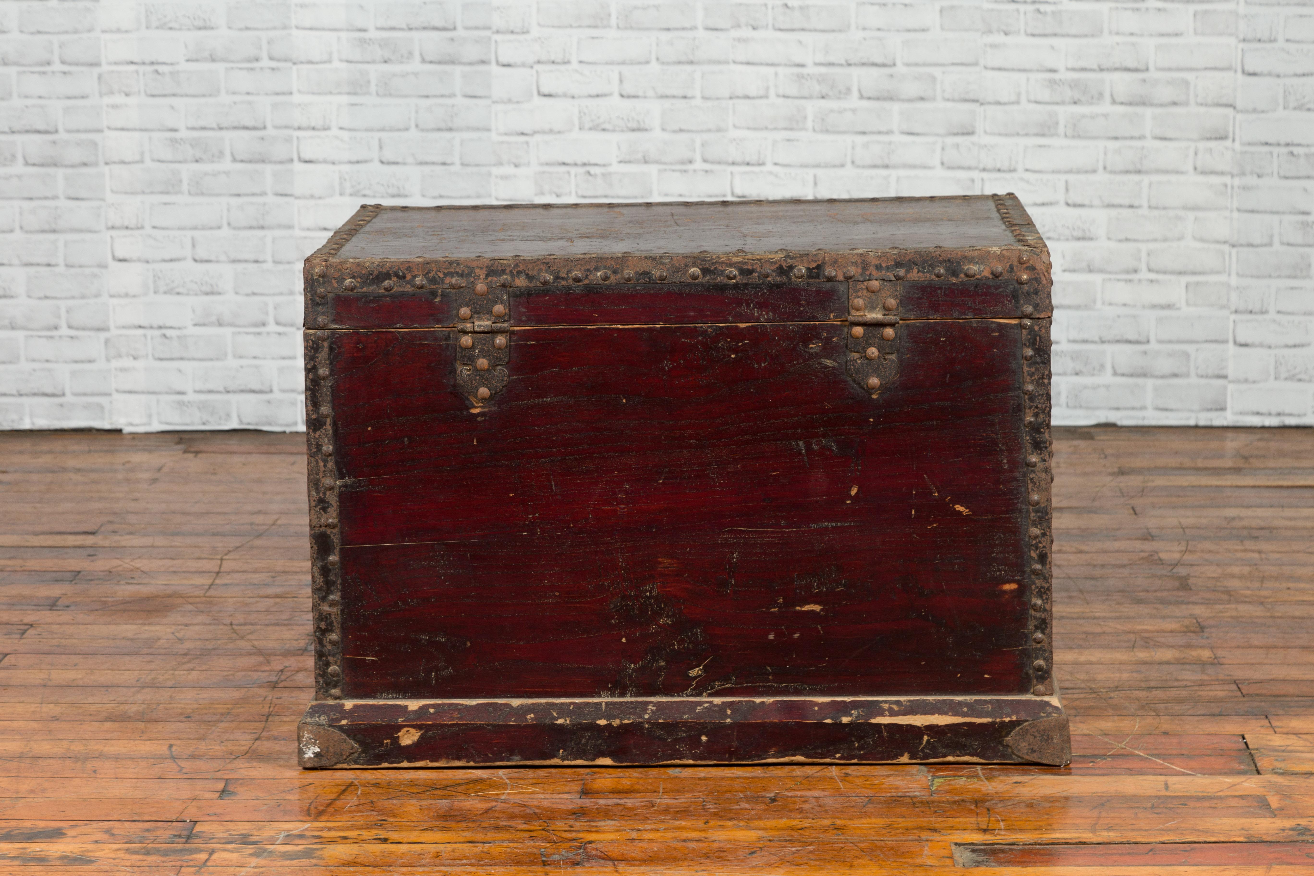 Chinese Qing Dynasty 19th Century Distressed Blanket Chest with Iron Fittings For Sale 5