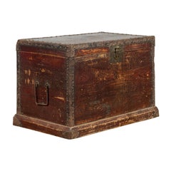 Chinesische Qing Dynasty 19. Jahrhundert Distressed Blanket Chest mit Eisenbeschlägen