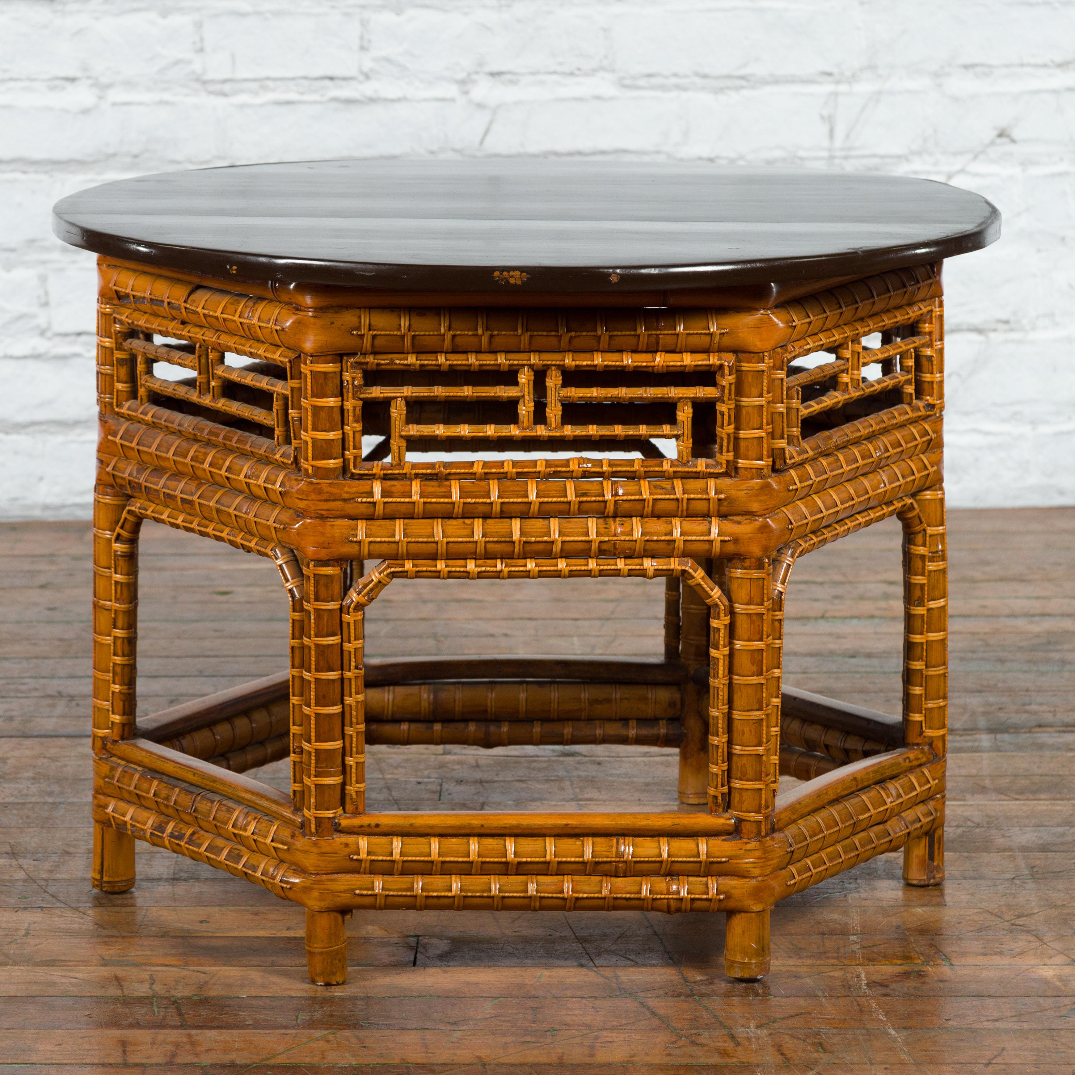 Chinese Qing Dynasty 19th Century Elm and Bamboo Coffee Table with Fretwork For Sale 7
