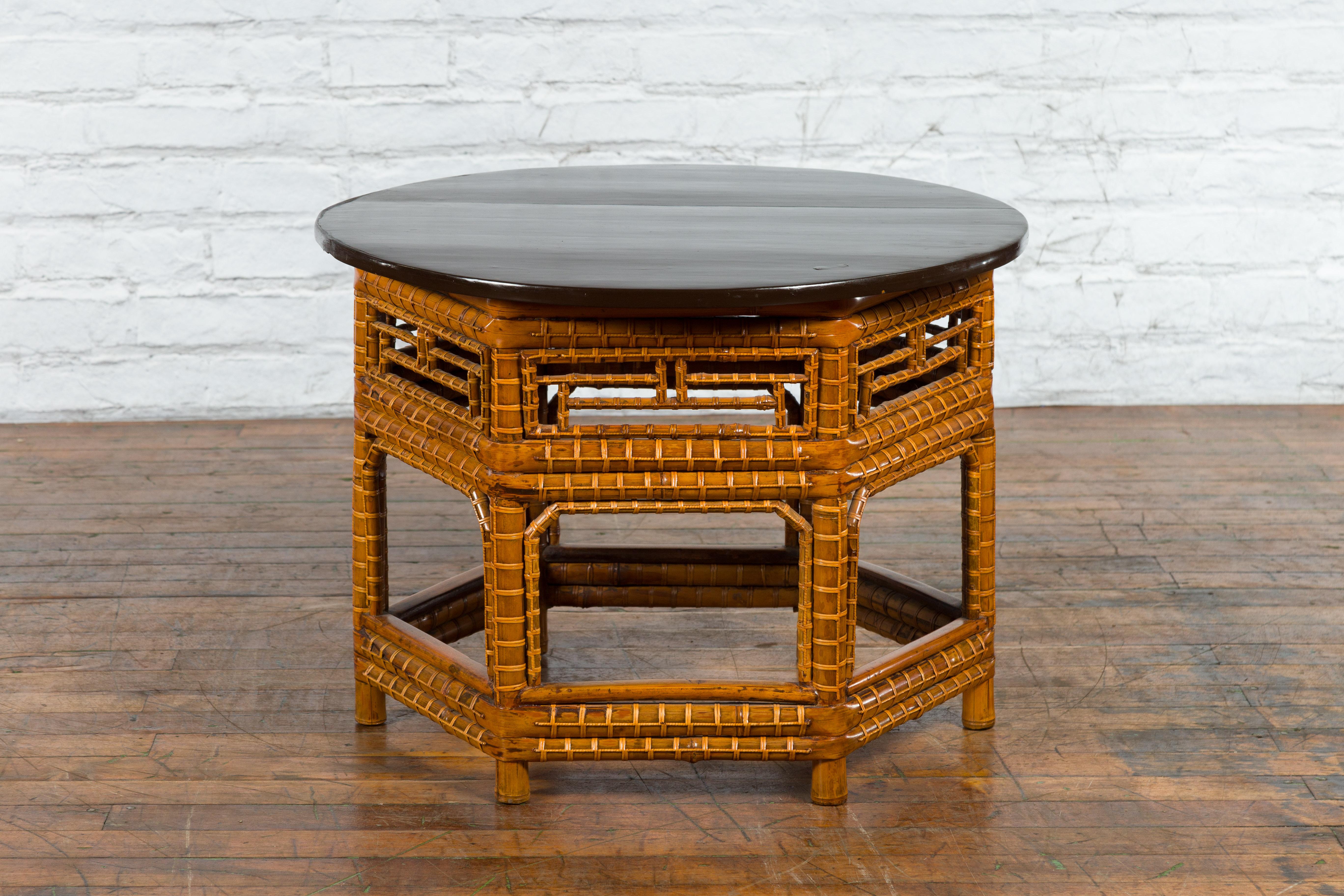 Chinese Qing Dynasty 19th Century Elm and Bamboo Coffee Table with Fretwork In Good Condition For Sale In Yonkers, NY