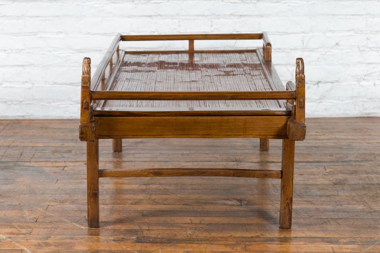 Chinese Qing Dynasty 19th Century Elm Daybed with Bamboo Seat and Guardian Lions For Sale 11