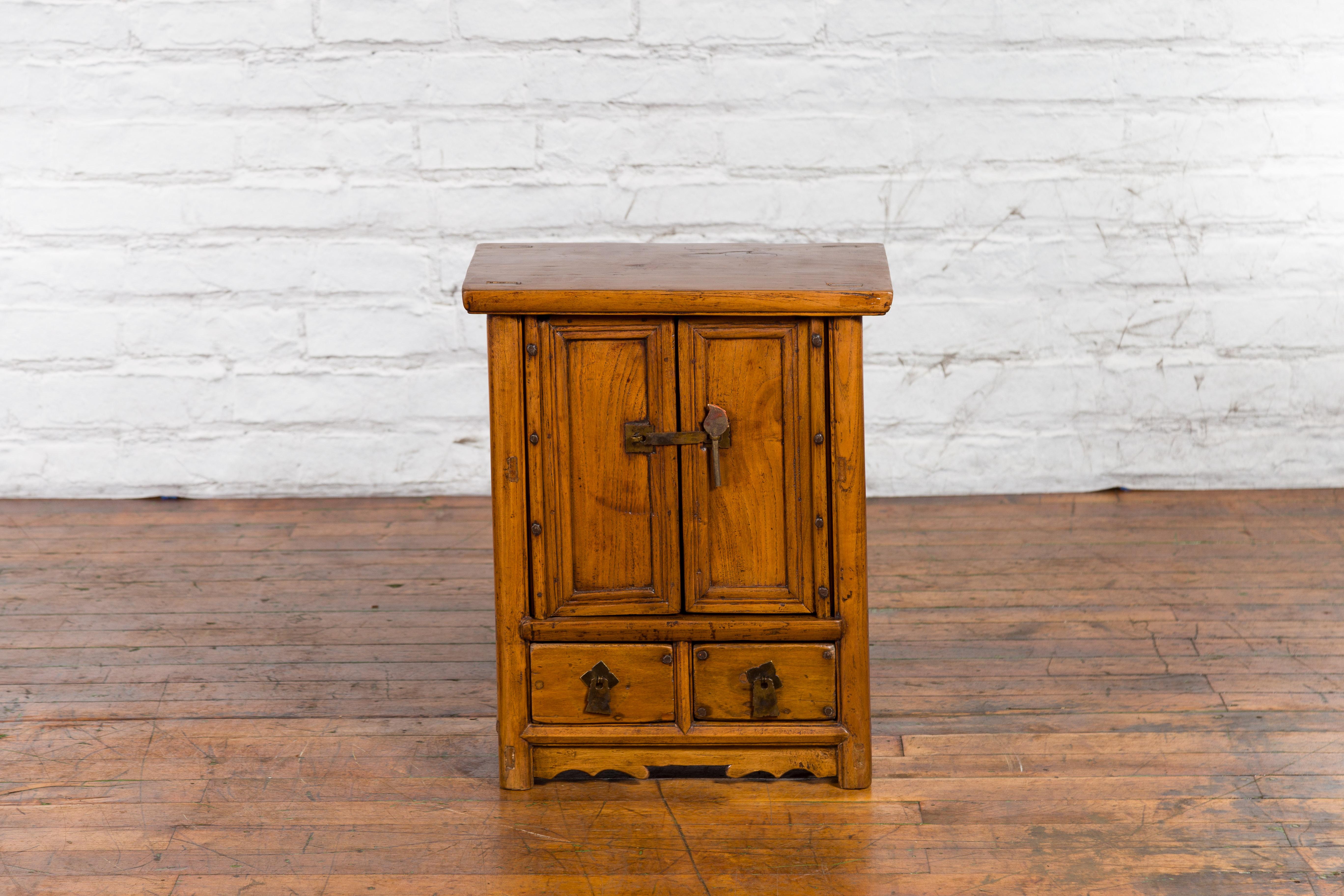 Chinese Qing Dynasty 19th Century Elmwood Side Cabinet with Doors and Drawers For Sale 2
