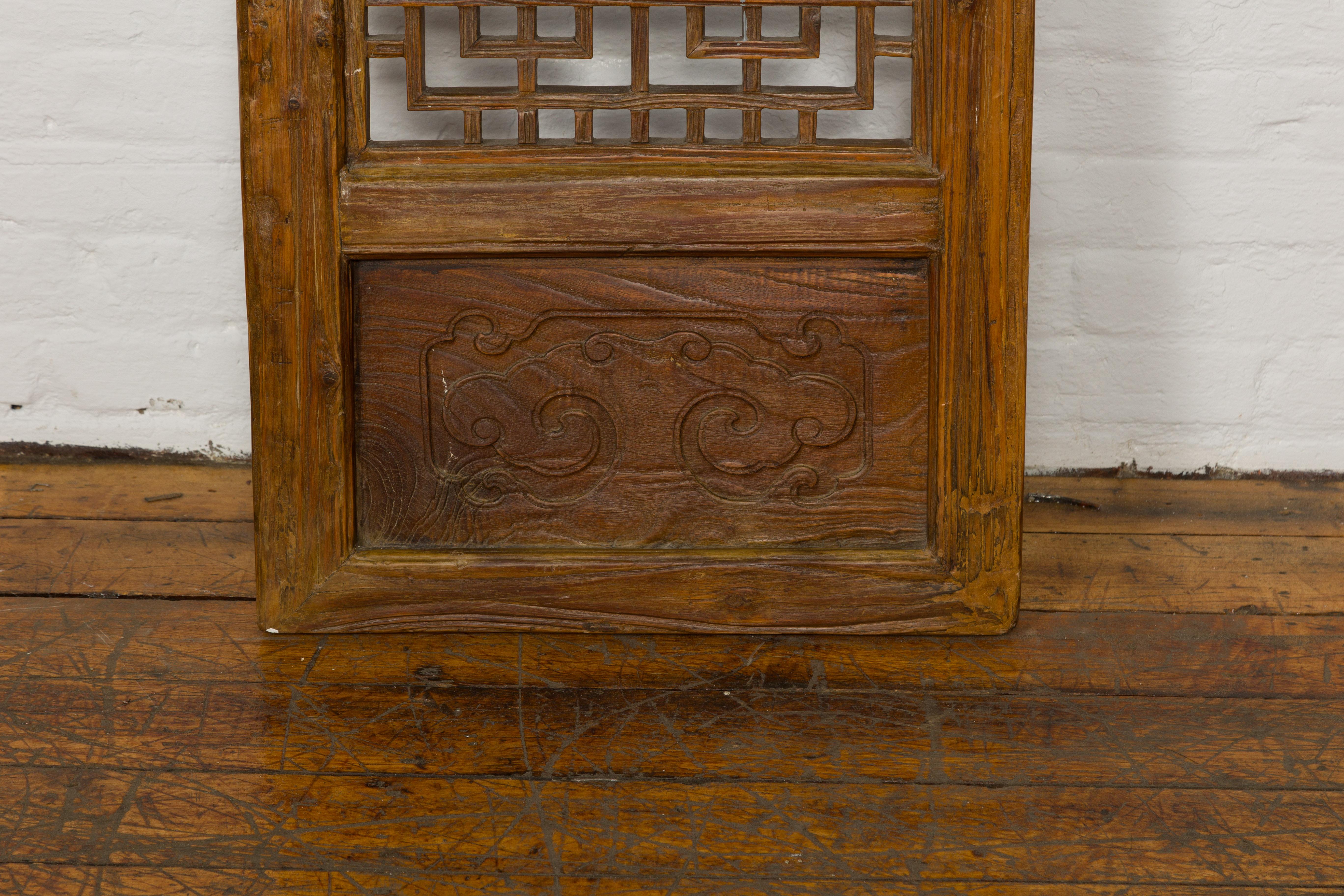 Chinese Qing Dynasty 19th Century Fretwork Screen with Carved Scrolling Motifs For Sale 7