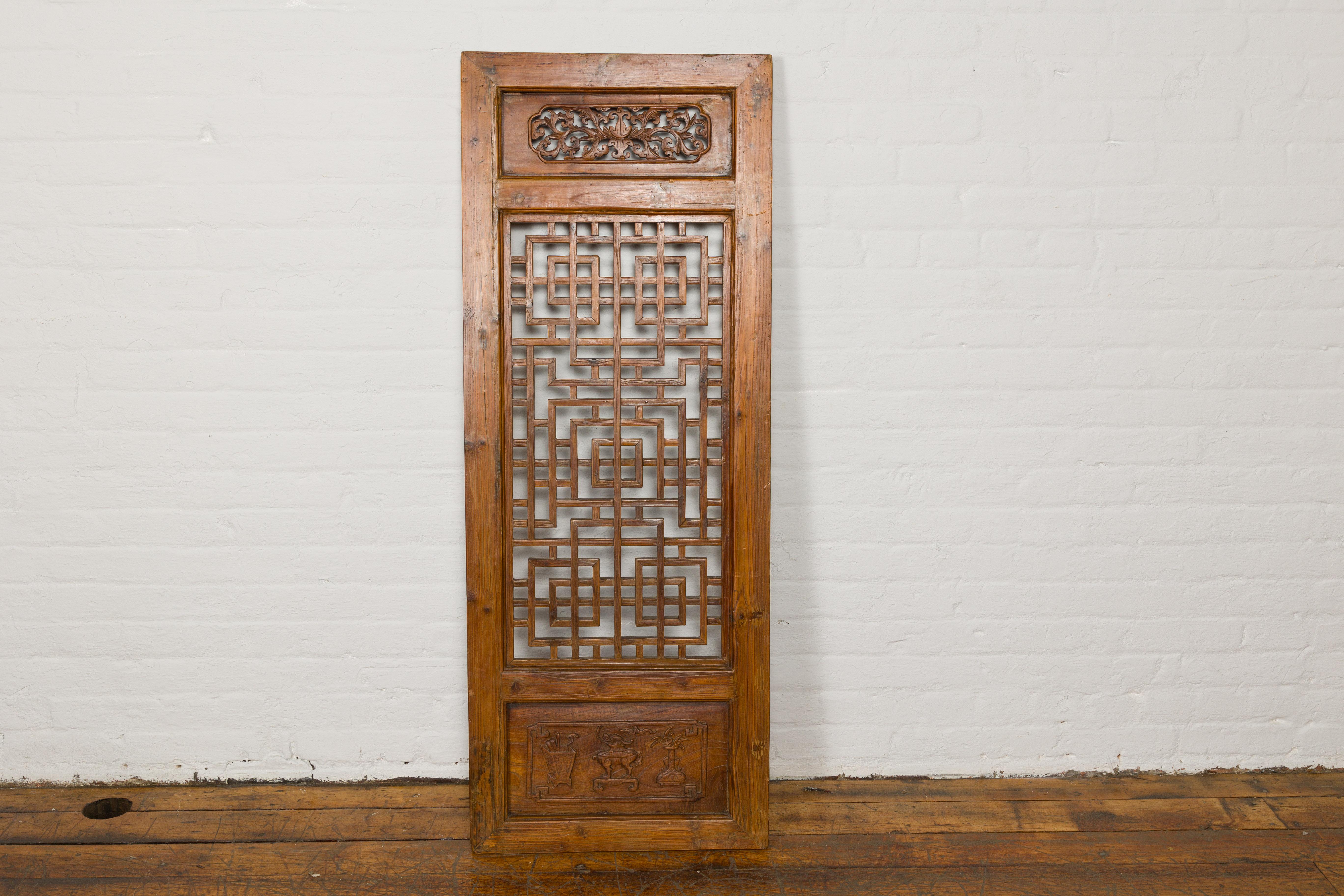 Chinese Qing Dynasty 19th Century Fretwork Screen with Carved Scrolling Motifs For Sale 12