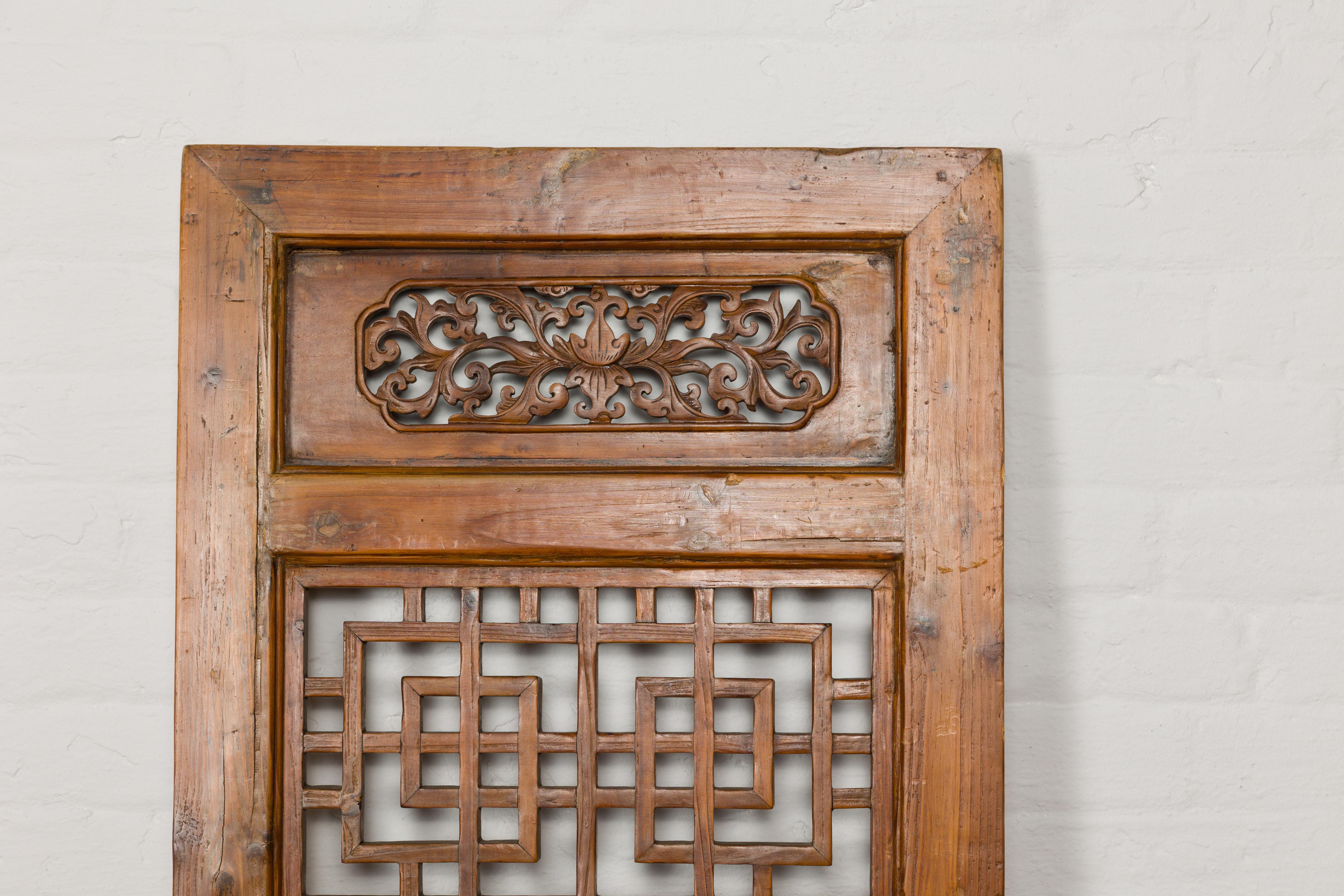 Chinese Qing Dynasty 19th Century Fretwork Screen with Carved Scrolling Motifs For Sale 13
