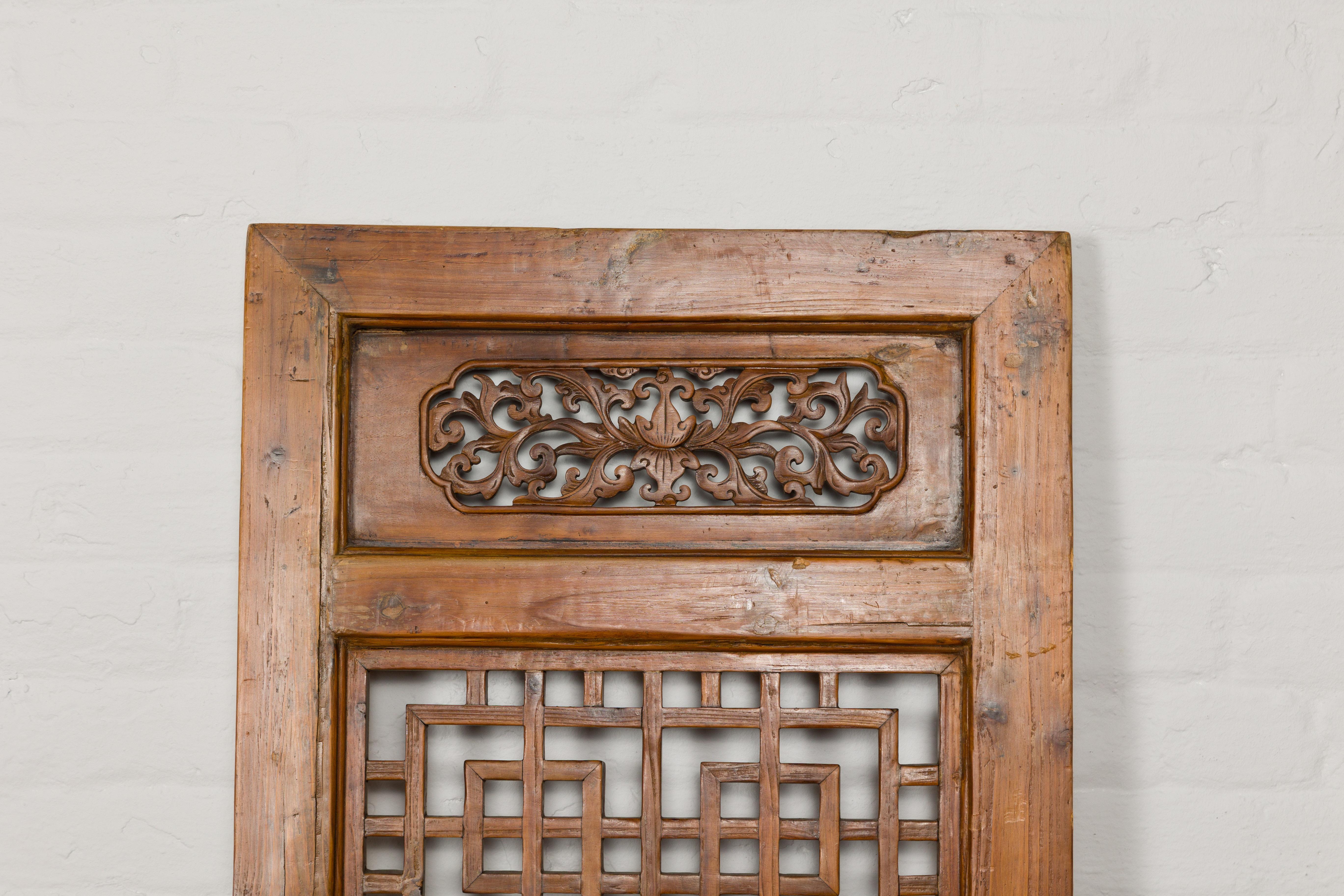 Chinese Qing Dynasty 19th Century Fretwork Screen with Carved Scrolling Motifs For Sale 15