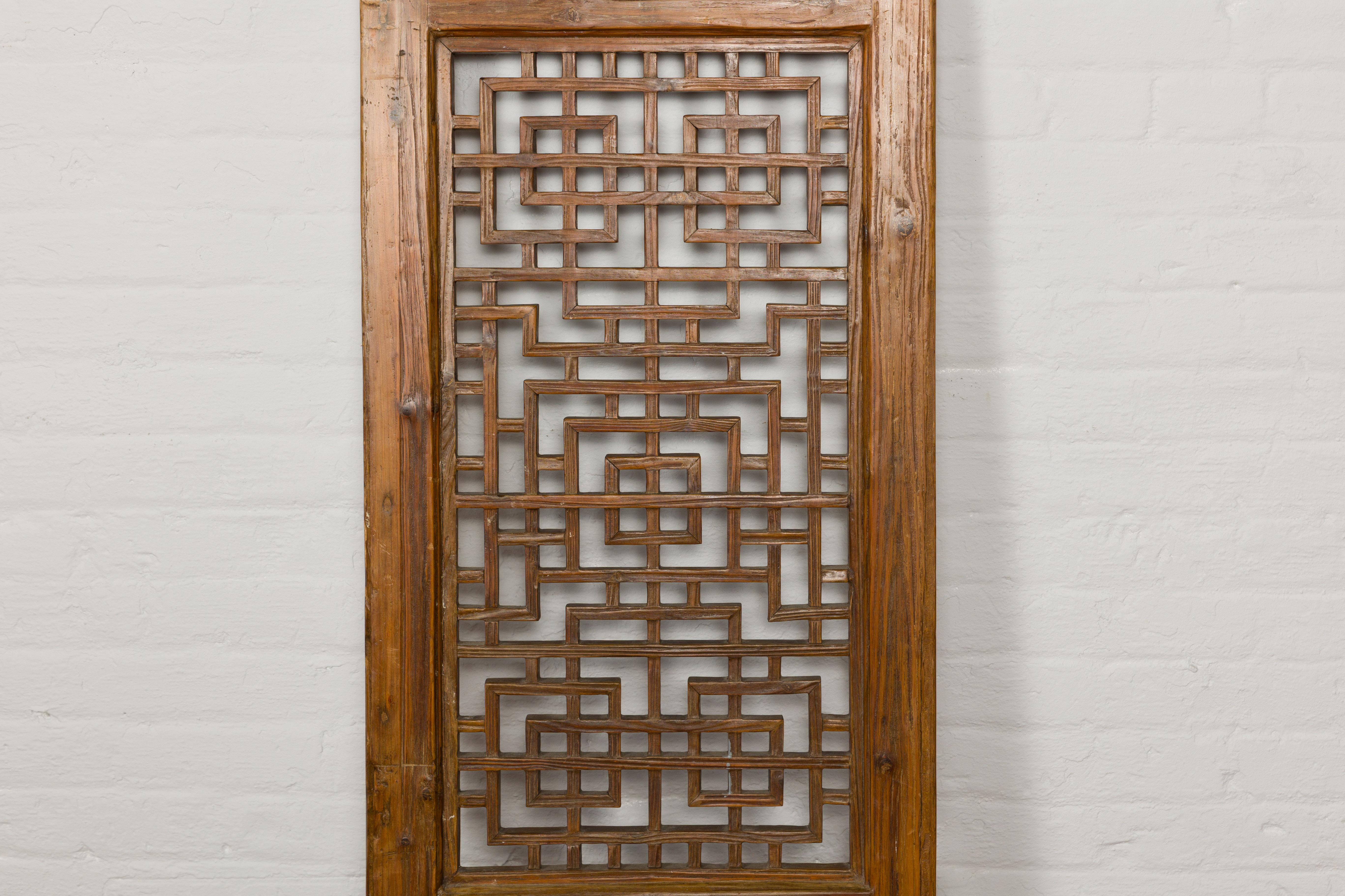 Chinese Qing Dynasty 19th Century Fretwork Screen with Carved Scrolling Motifs For Sale 5