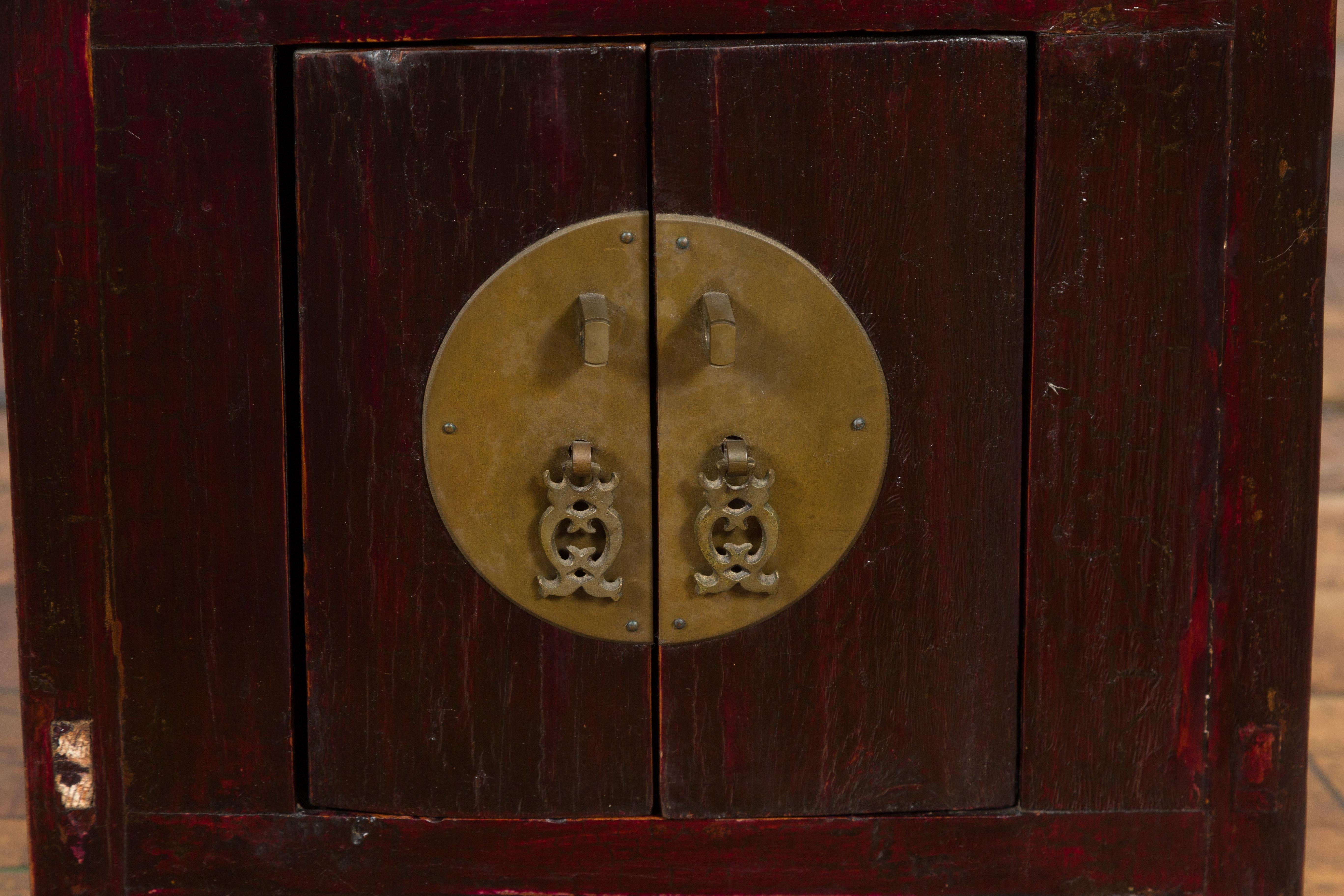 Chinesischer Schmuckschrank aus der chinesischen Qing-Dynastie des 19. Jahrhunderts mit Sternschnitzereien im Angebot 5