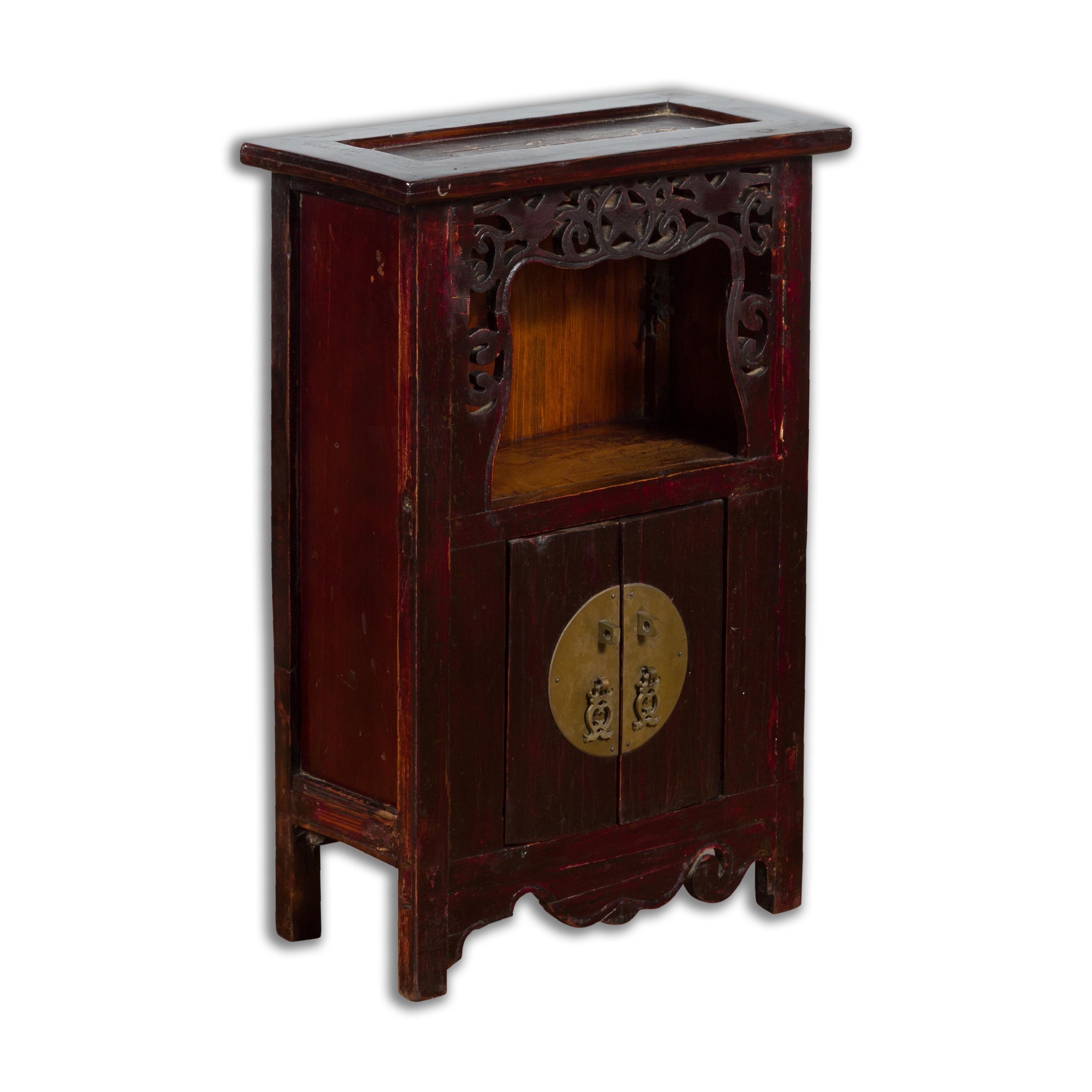 Chinese Qing Dynasty 19th Century Jewelry Cabinet with Star-Carved Shelf For Sale 9