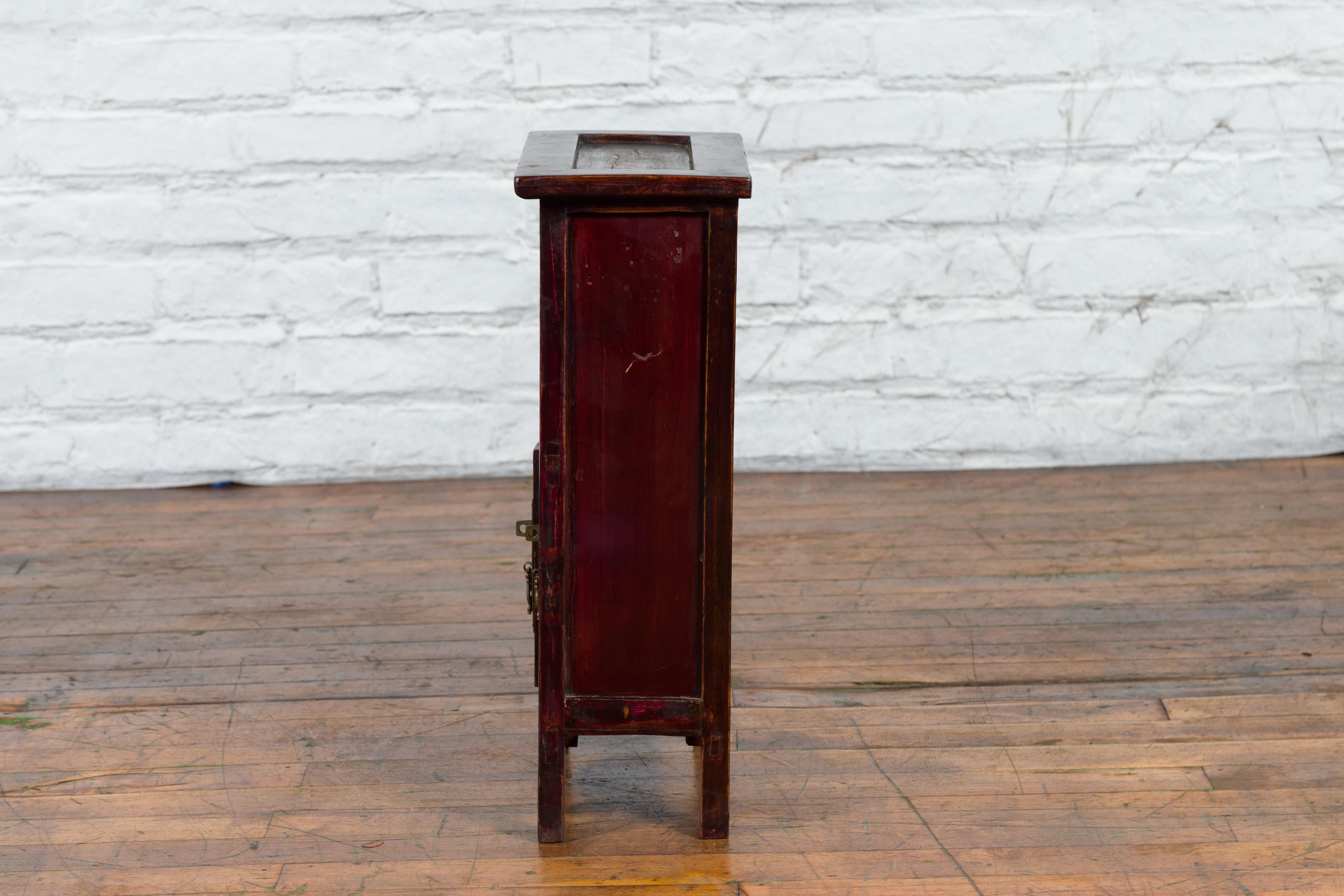 Chinese Qing Dynasty 19th Century Jewelry Cabinet with Star-Carved Shelf For Sale 12