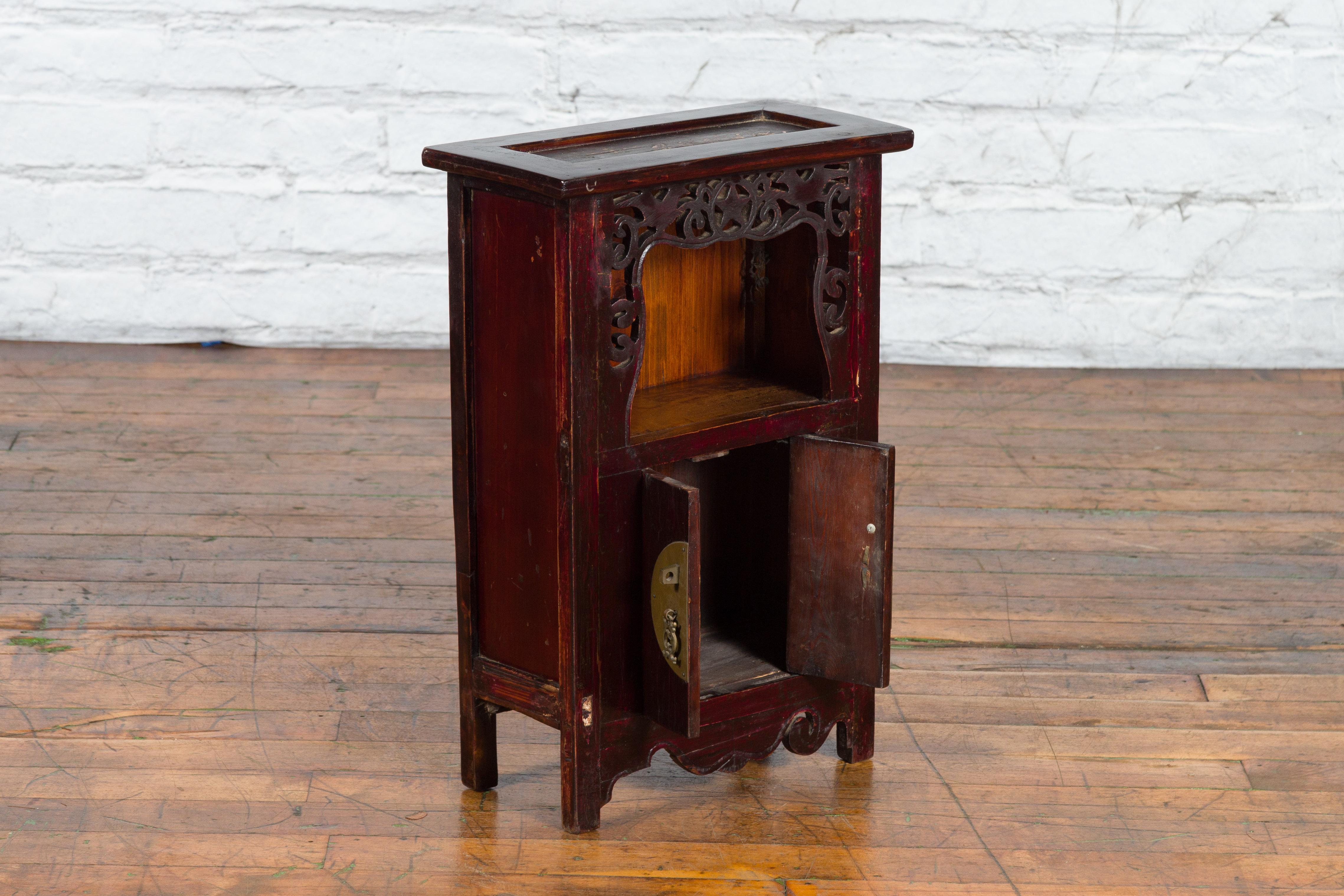 Chinese Qing Dynasty 19th Century Jewelry Cabinet with Star-Carved Shelf For Sale 1