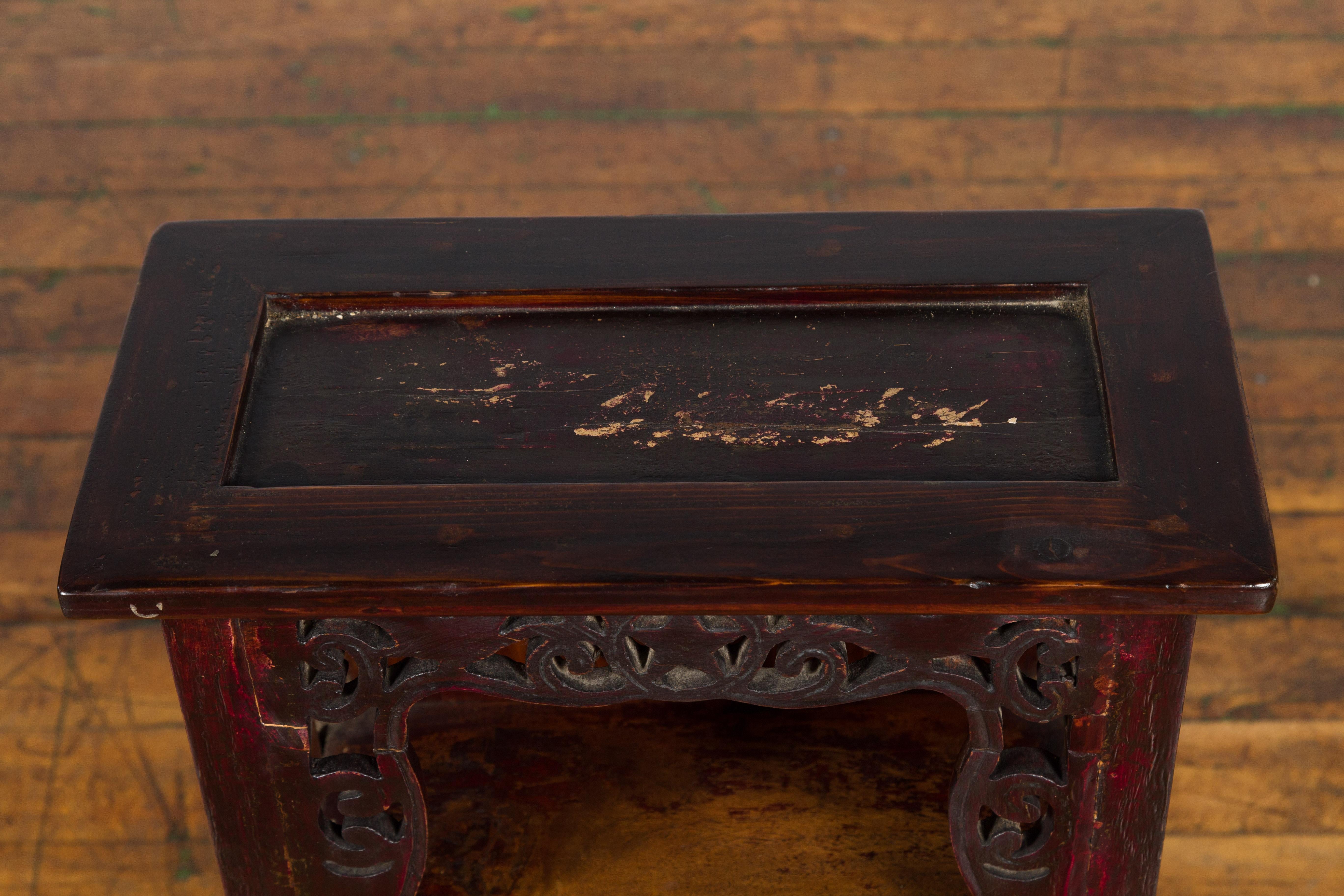 Chinesischer Schmuckschrank aus der chinesischen Qing-Dynastie des 19. Jahrhunderts mit Sternschnitzereien im Angebot 2