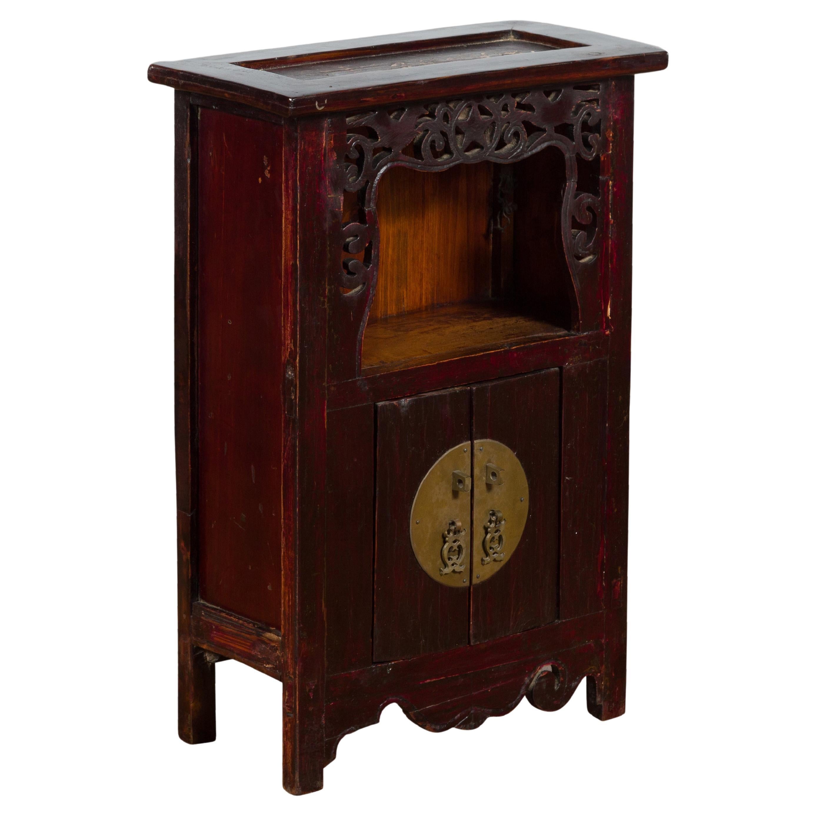 Meuble de rangement à bijoux de la dynastie chinoise Qing du 19e siècle avec étagère sculptée en étoile