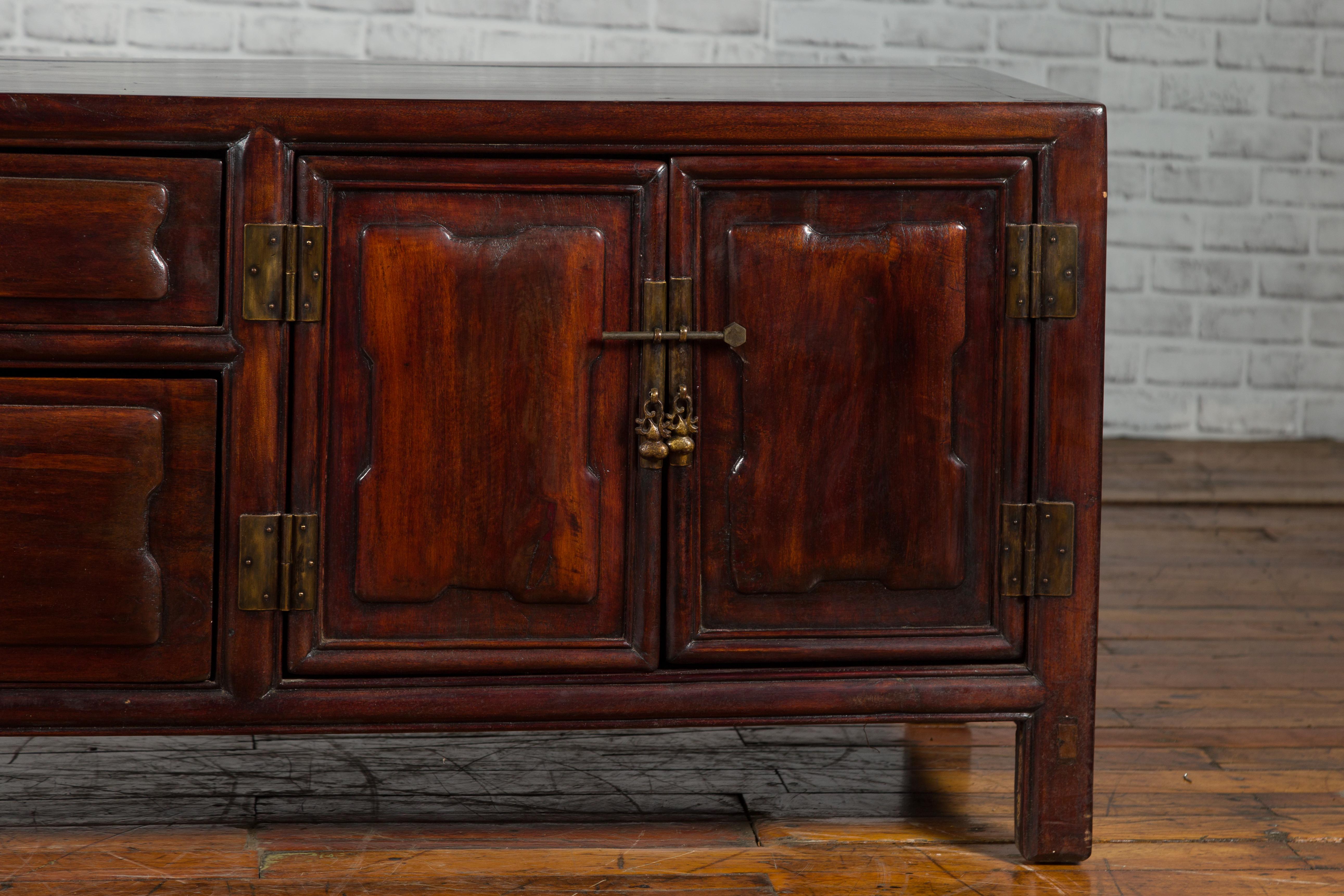 Chinese Qing Dynasty 19th Century Kang Cabinet with Double Doors and Drawers 2