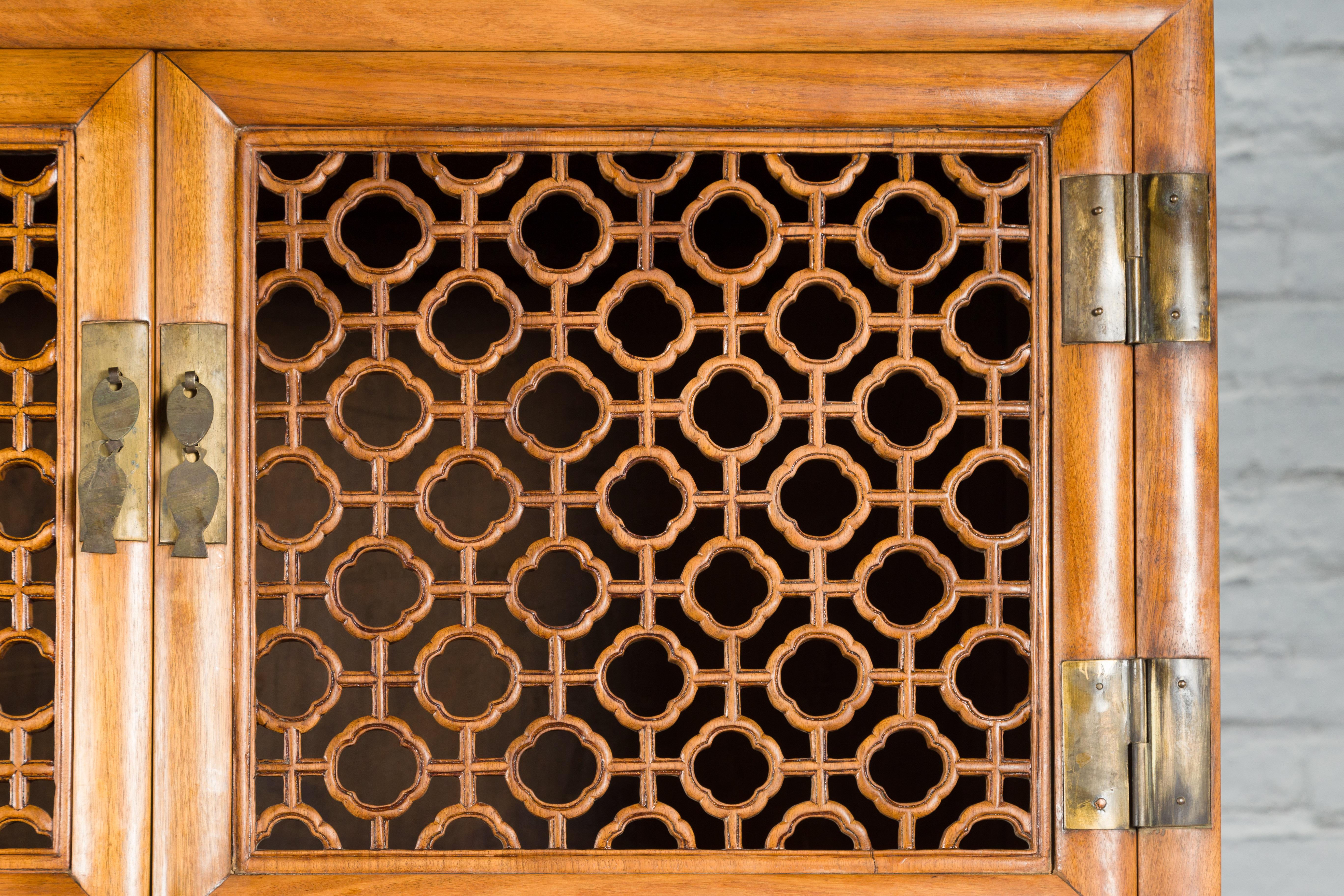 Chinese Qing Dynasty 19th Century Kitchen Cabinet with Quatrefoil Style Fretwork For Sale 7