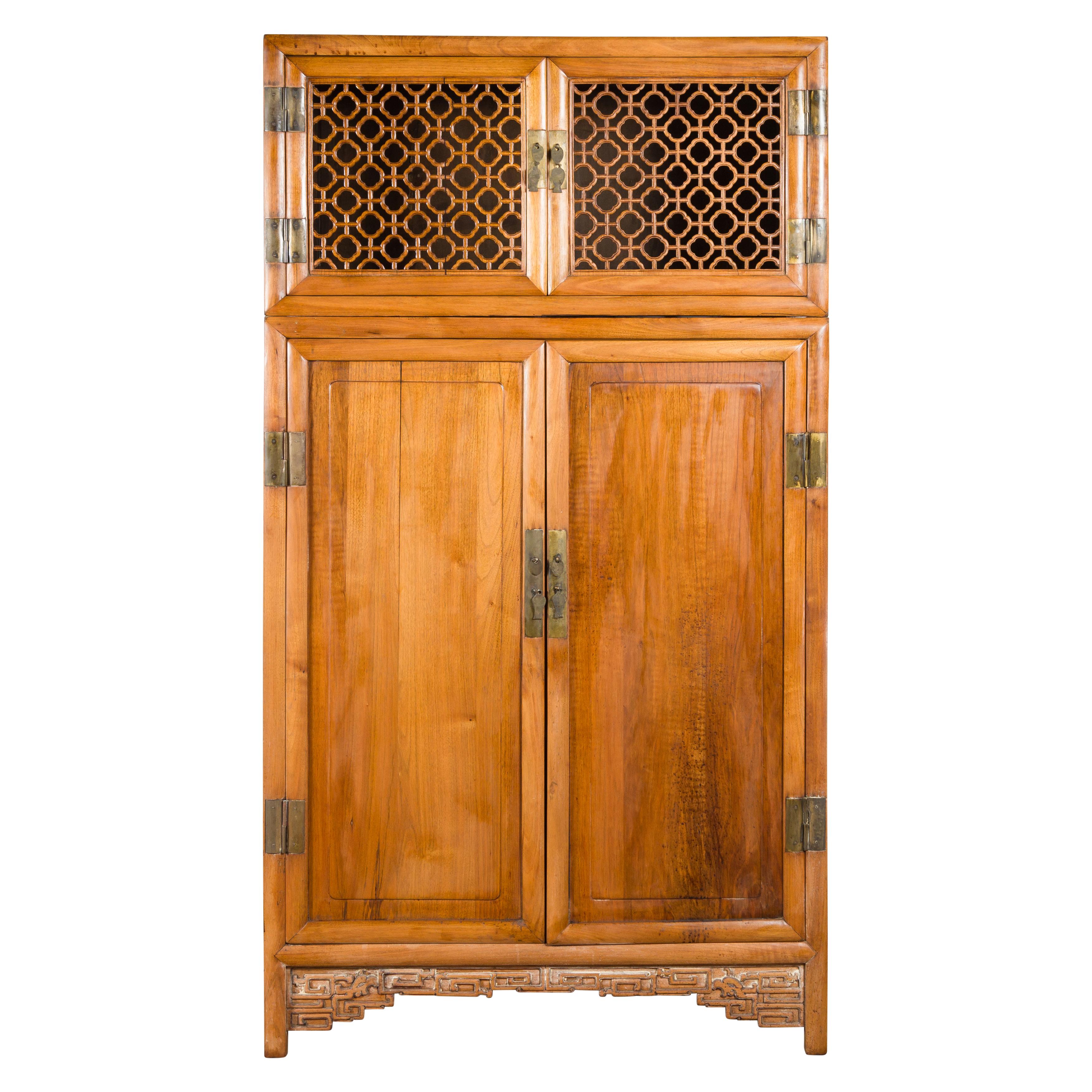 Chinese Qing Dynasty 19th Century Kitchen Cabinet with Quatrefoil Style Fretwork For Sale 12