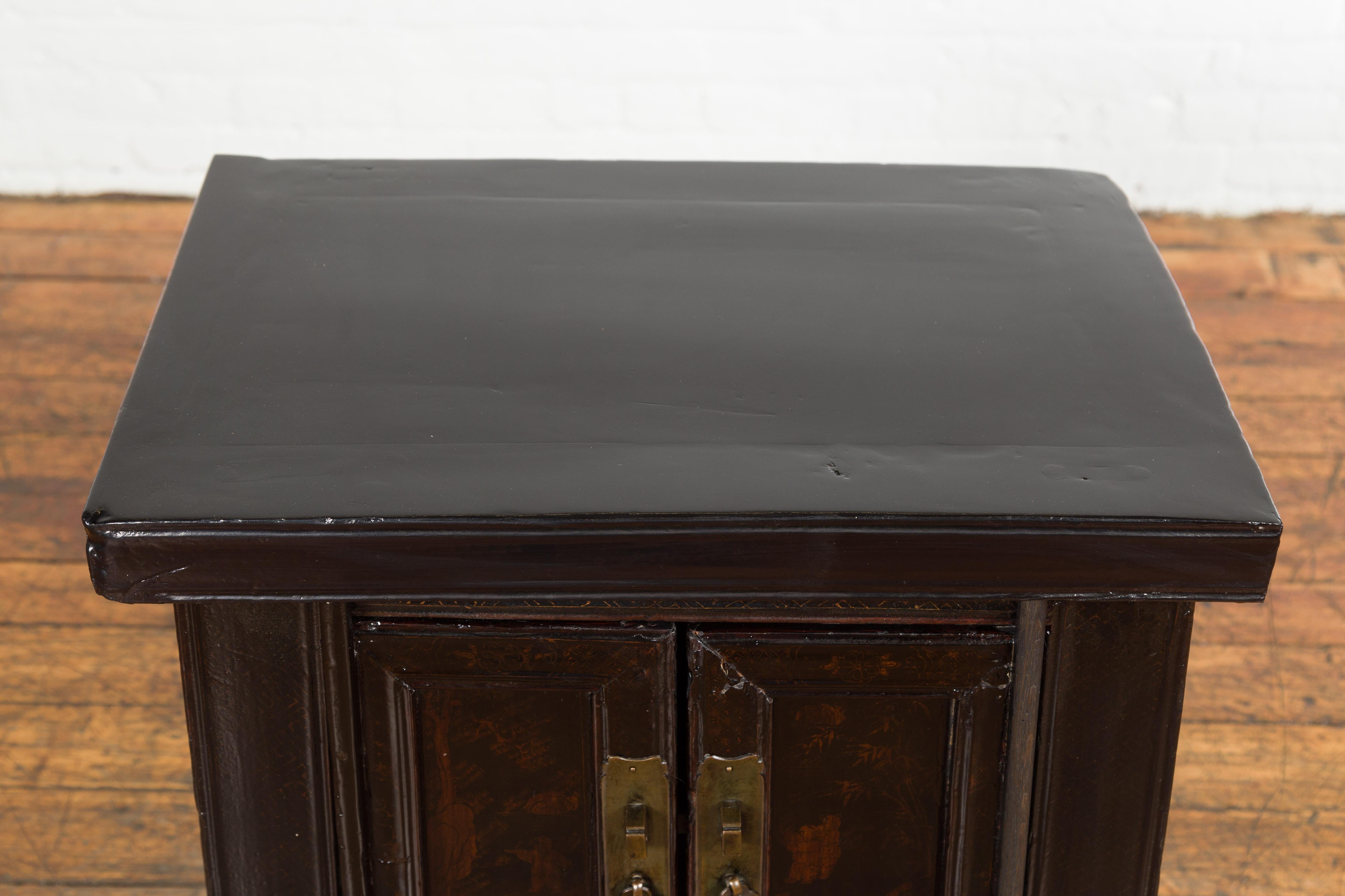 19th Century Chinese Antique Lacquered Bedside Cabinet  For Sale 5